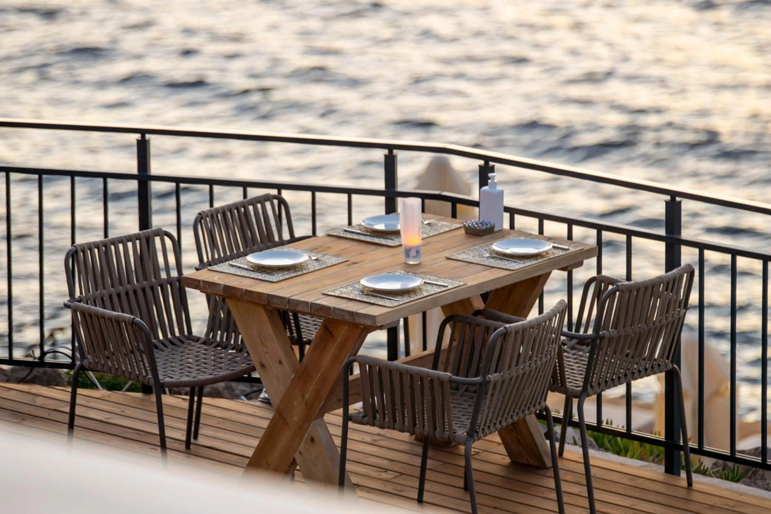 Restaurant/places to eat in niXie Hotel & Beach - Adult Only