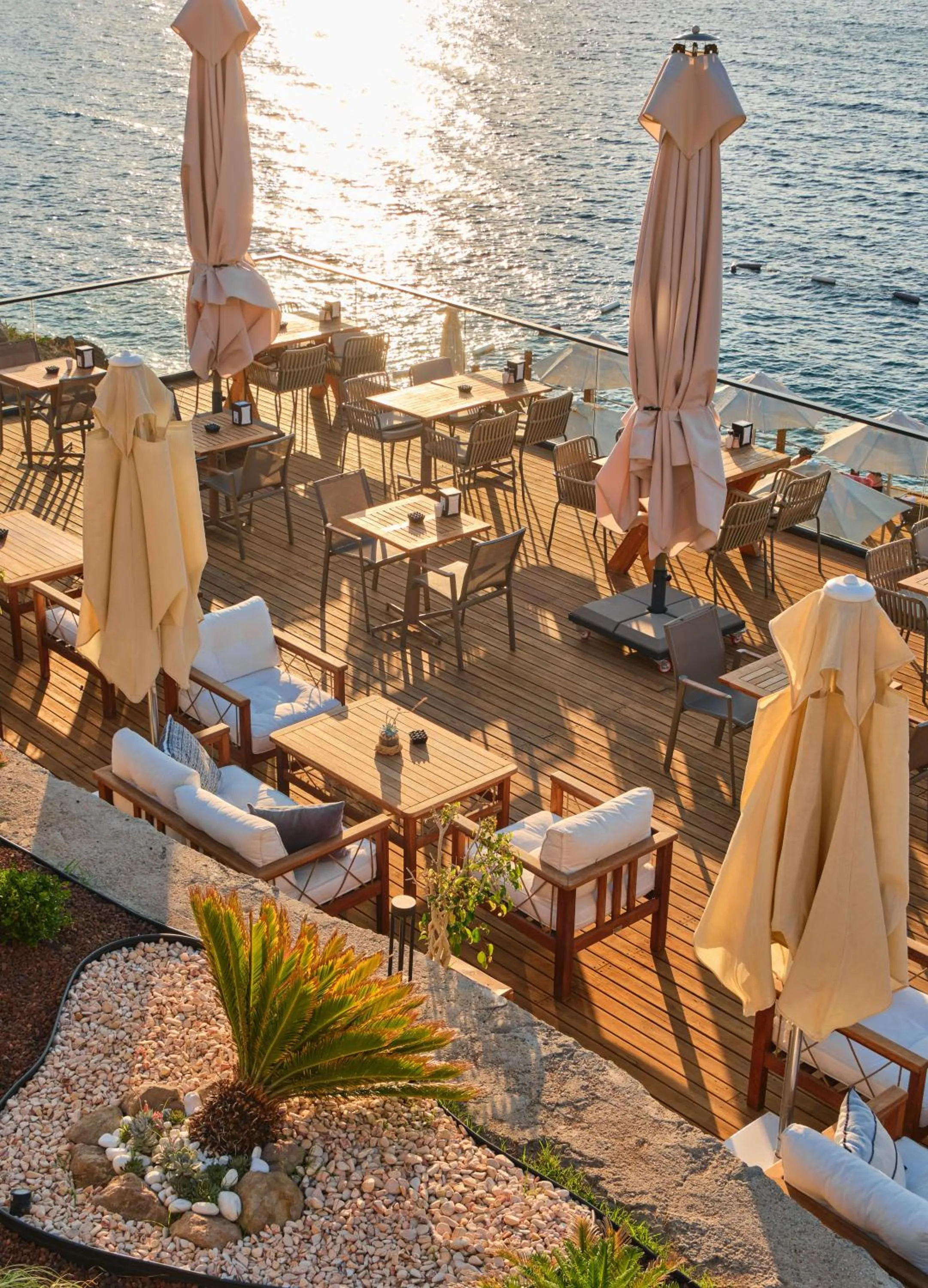 Restaurant/places to eat in niXie Hotel & Beach - Adult Only