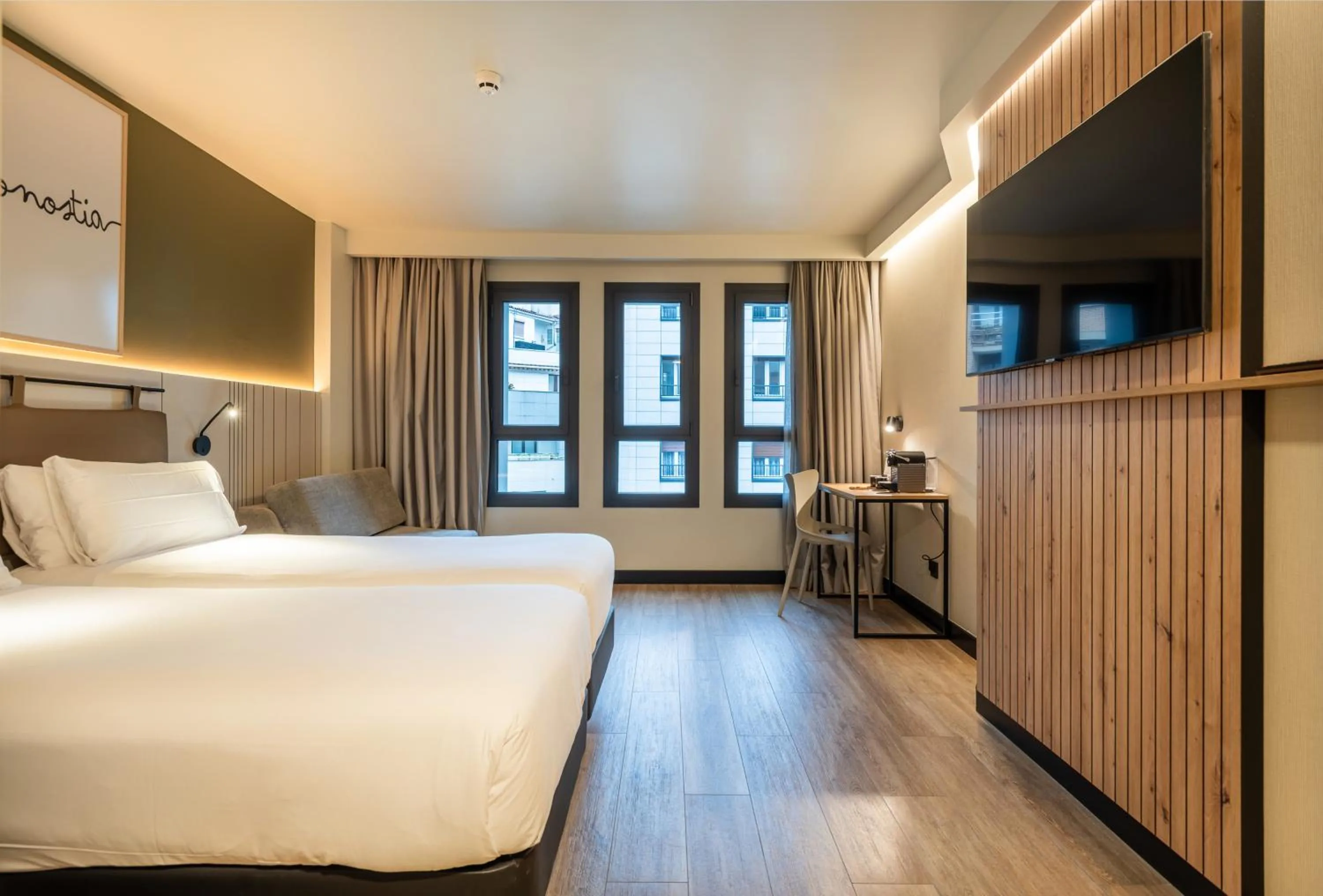 Bed in Leonardo Boutique Hotel San Sebastián