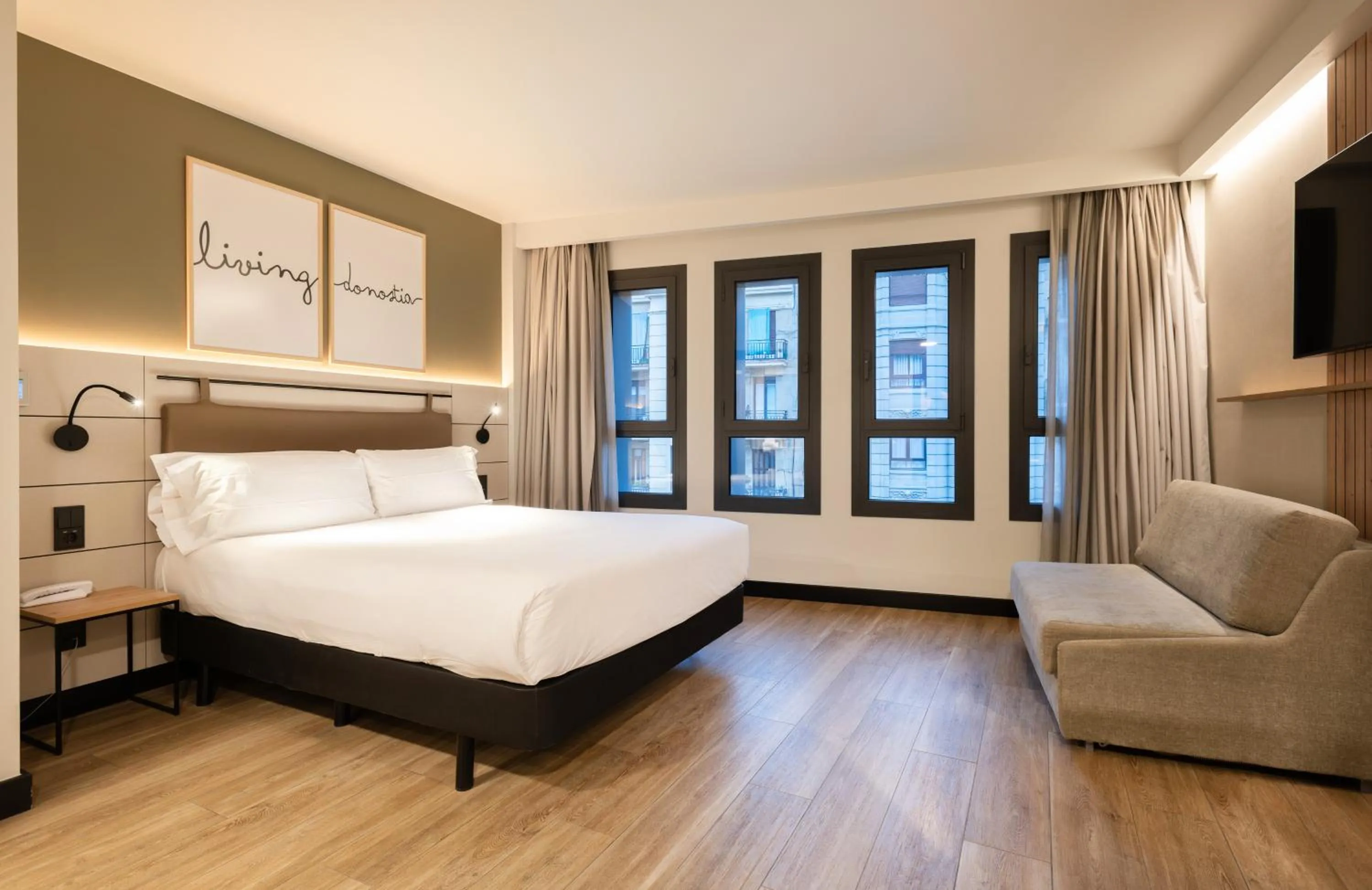 Bed in Leonardo Boutique Hotel San Sebastián