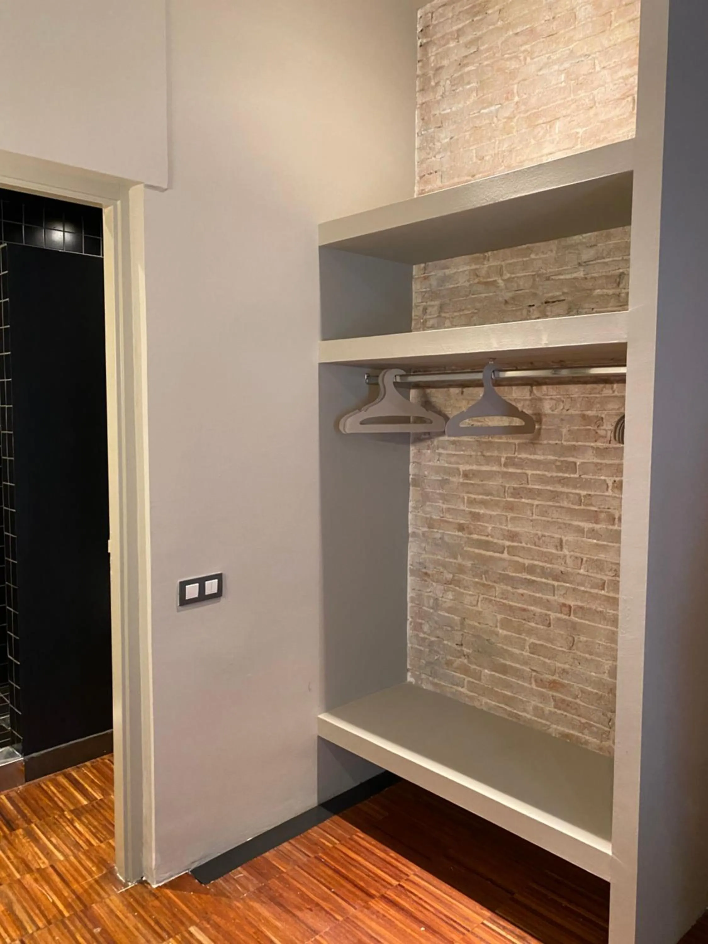 wardrobe in Colectia Stays Pau Claris