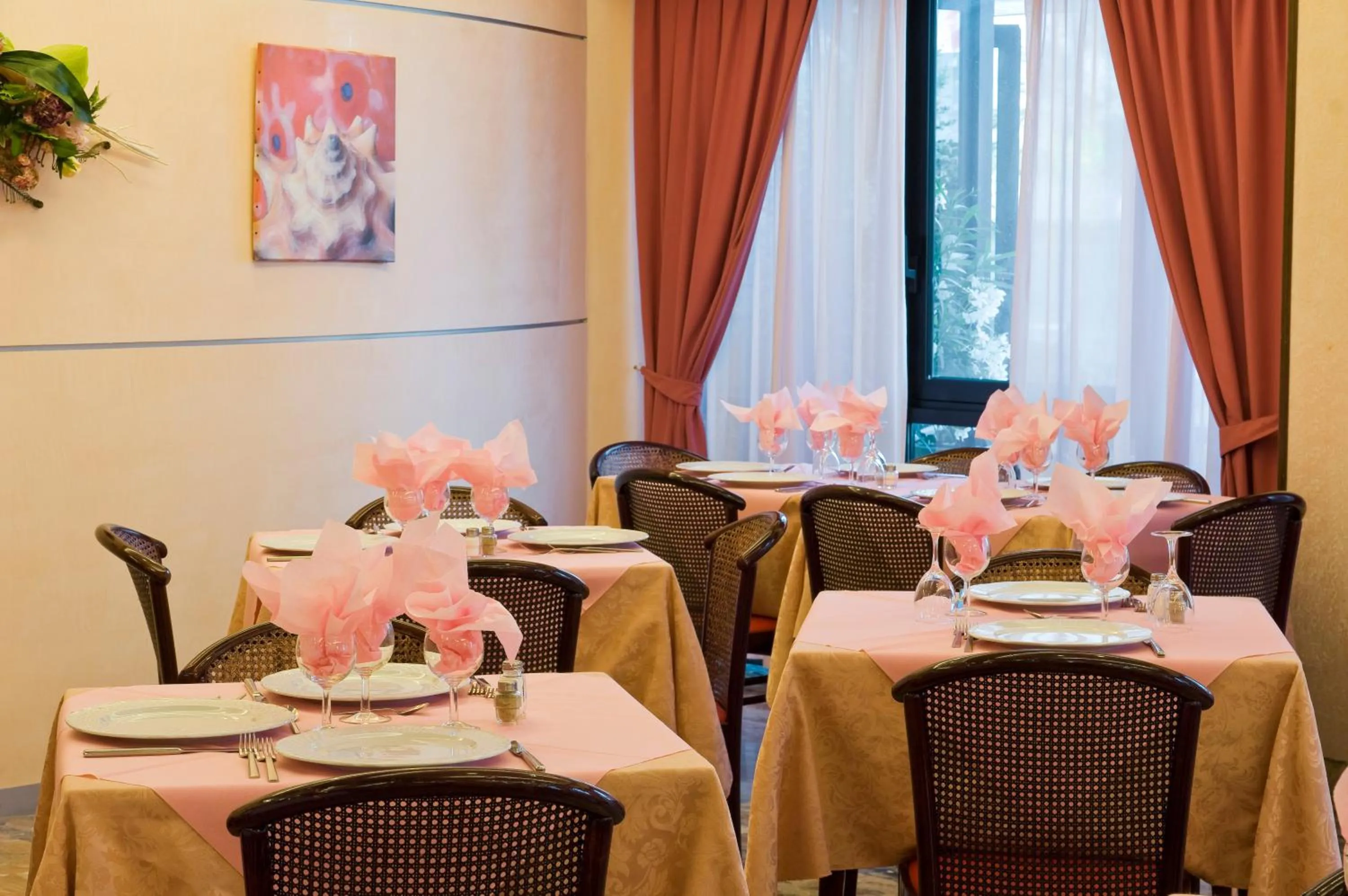 Restaurant/places to eat in Hotel Ida