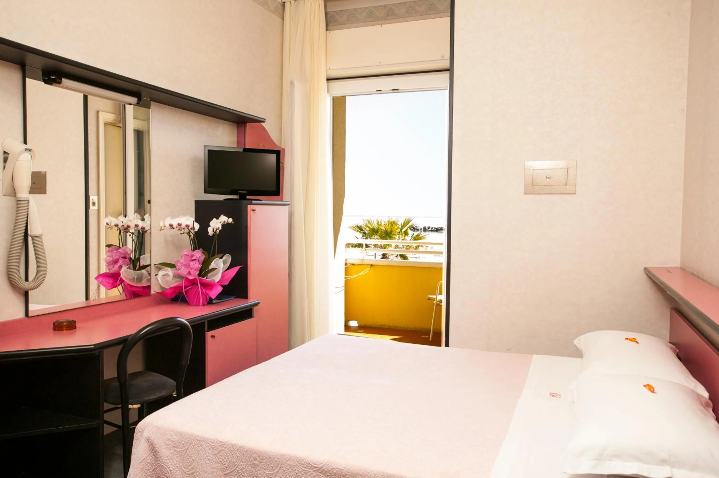 Sea view, Bed in Hotel Ida