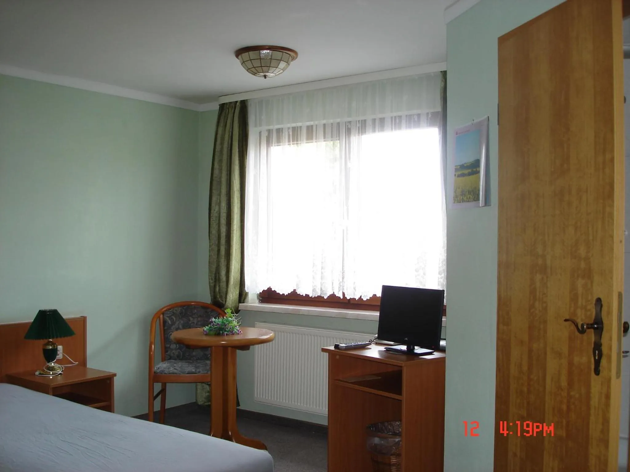 Photo of the whole room, Bed in Pension zum Schwanenteich