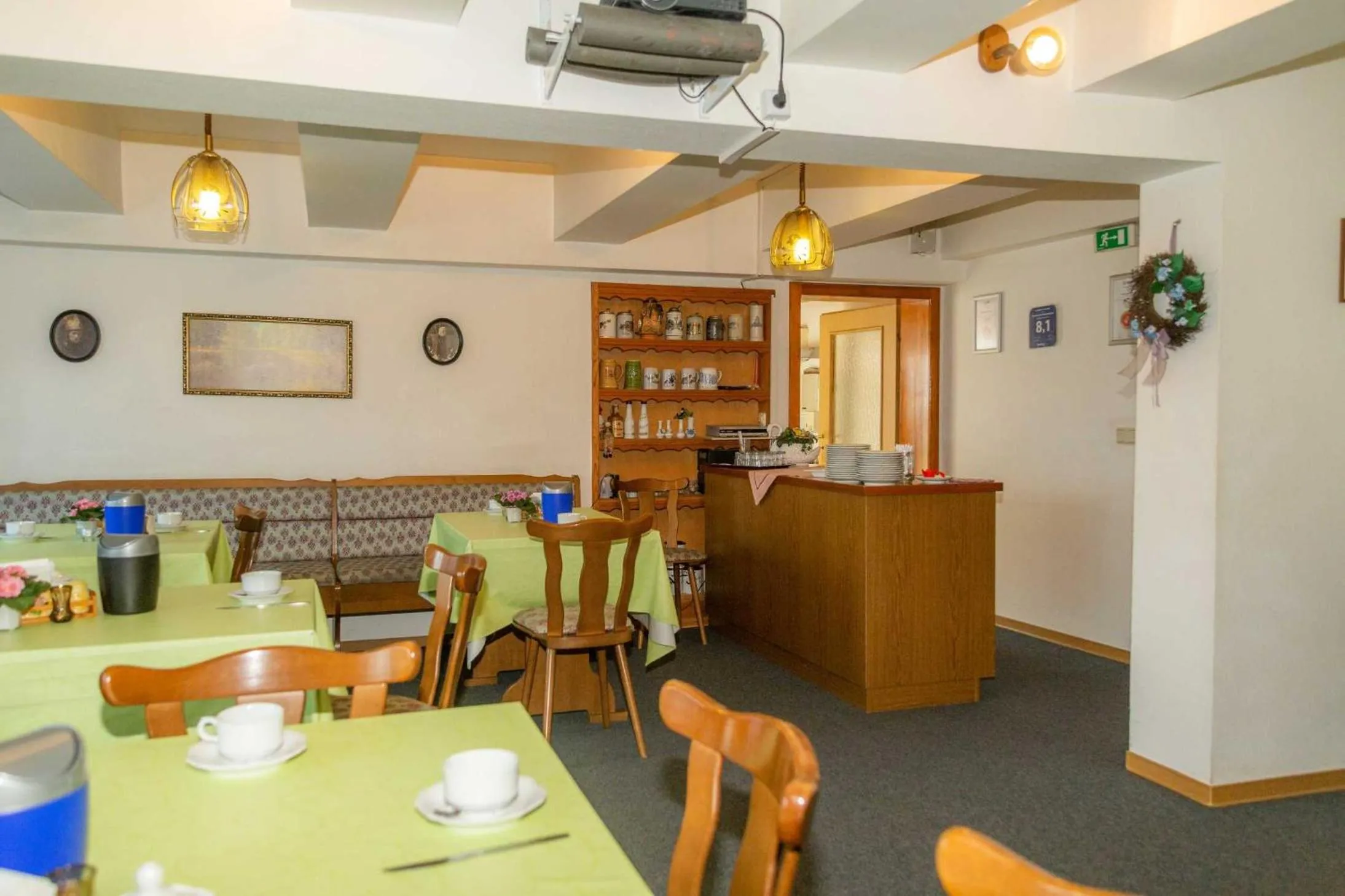 Buffet breakfast in Pension zum Schwanenteich