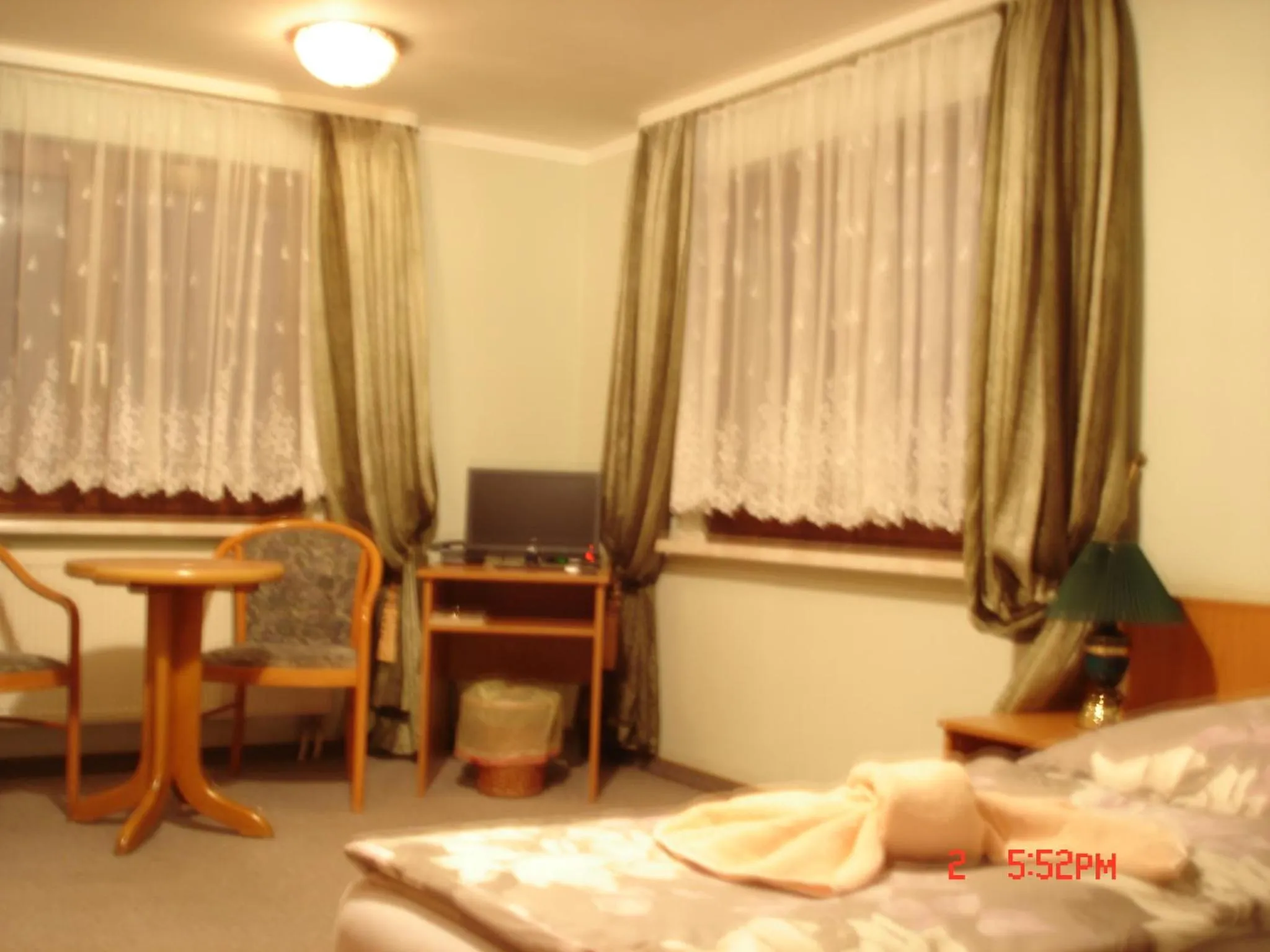 Photo of the whole room, Bed in Pension zum Schwanenteich