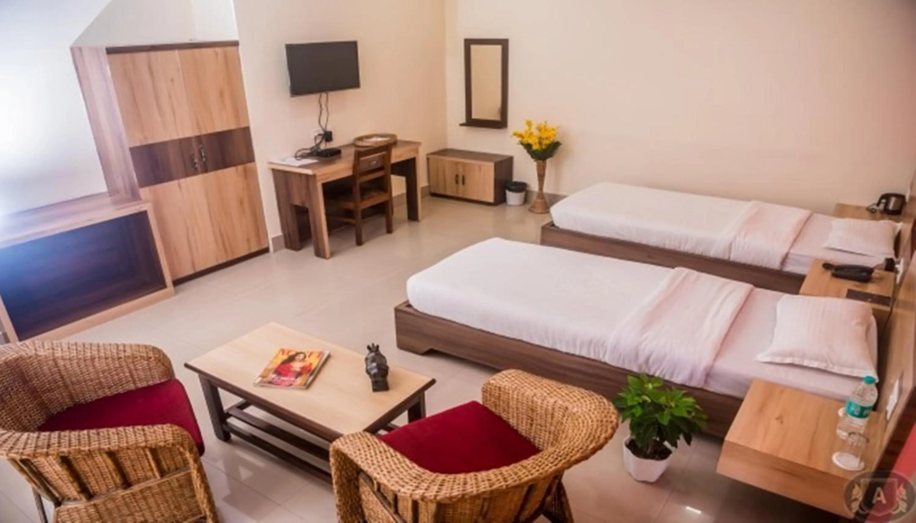 Communal lounge/ TV room in Hotel Aatreyee