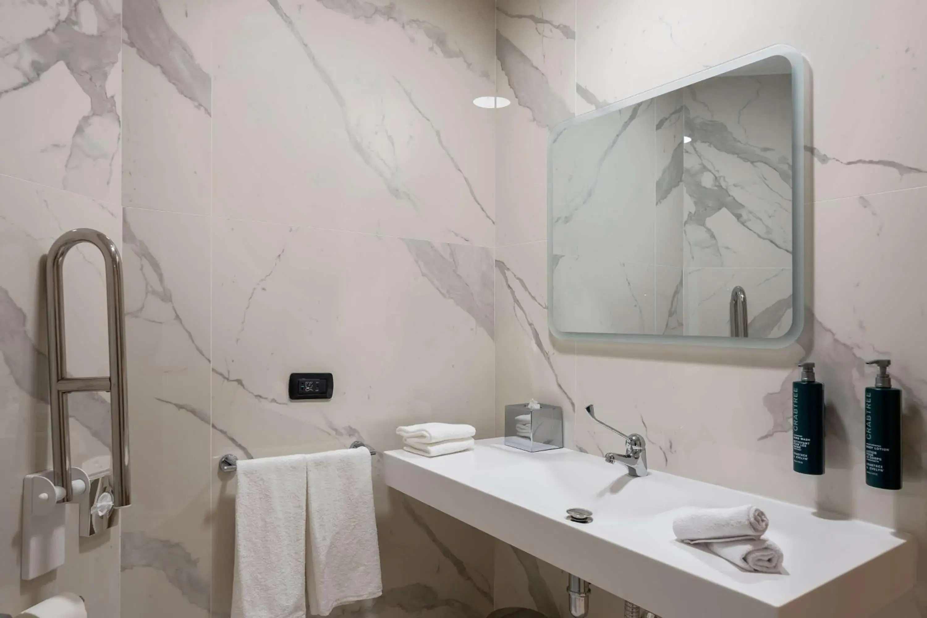 Bathroom in Hilton Garden Inn Milan Malpensa Bathroom in Hilton Garden Inn Milan Malpensa