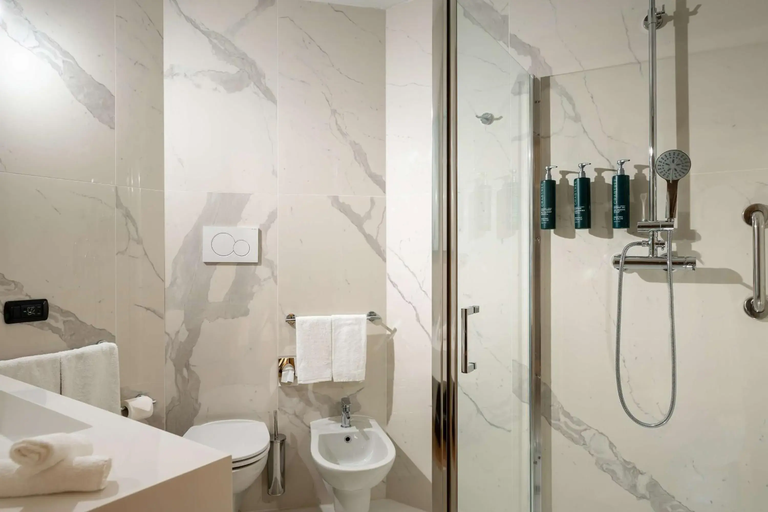 Bathroom in Hilton Garden Inn Milan Malpensa Bathroom in Hilton Garden Inn Milan Malpensa