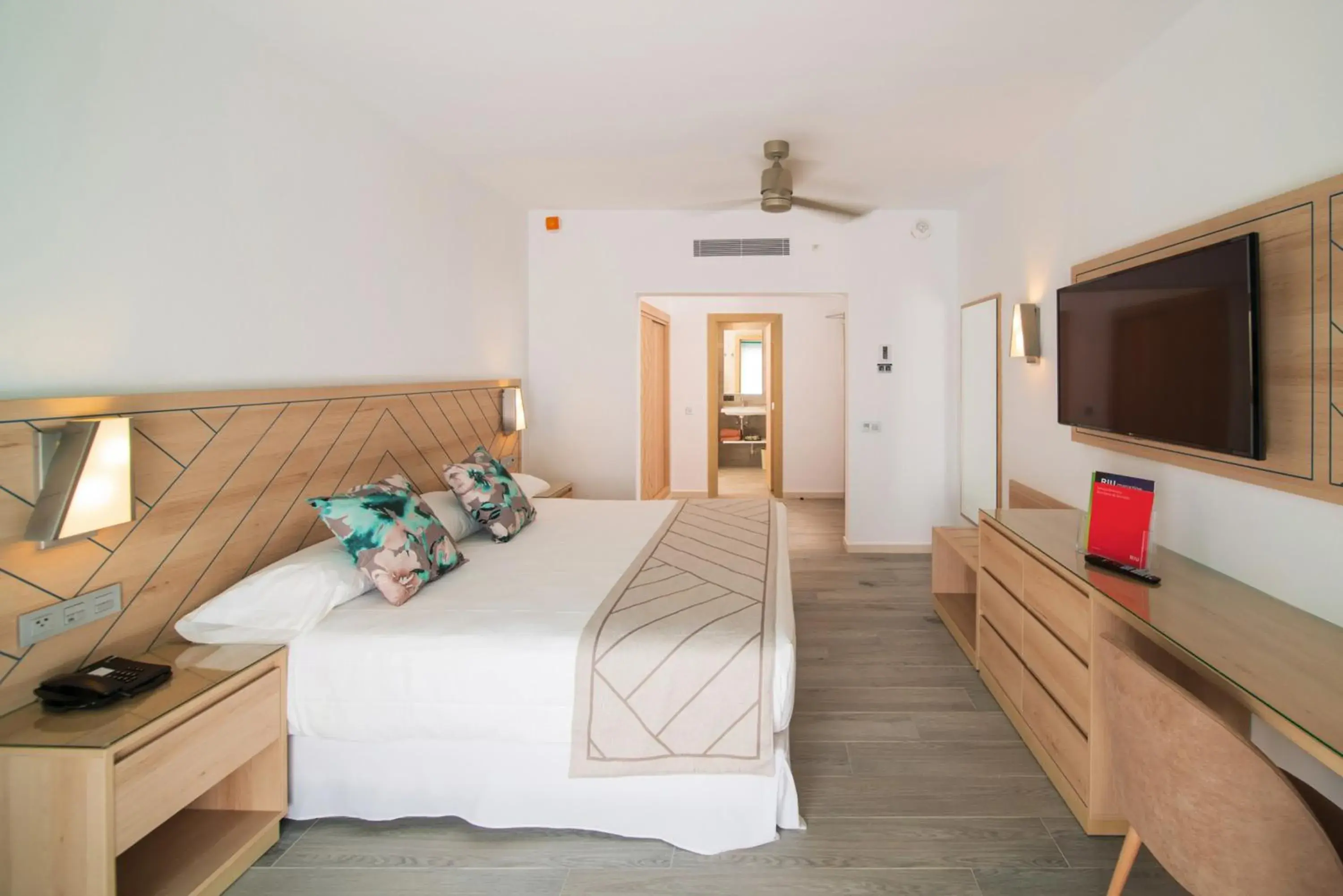 Bed in Riu Ocho Rios - All Inclusive Bed in Riu Ocho Rios - All Inclusive