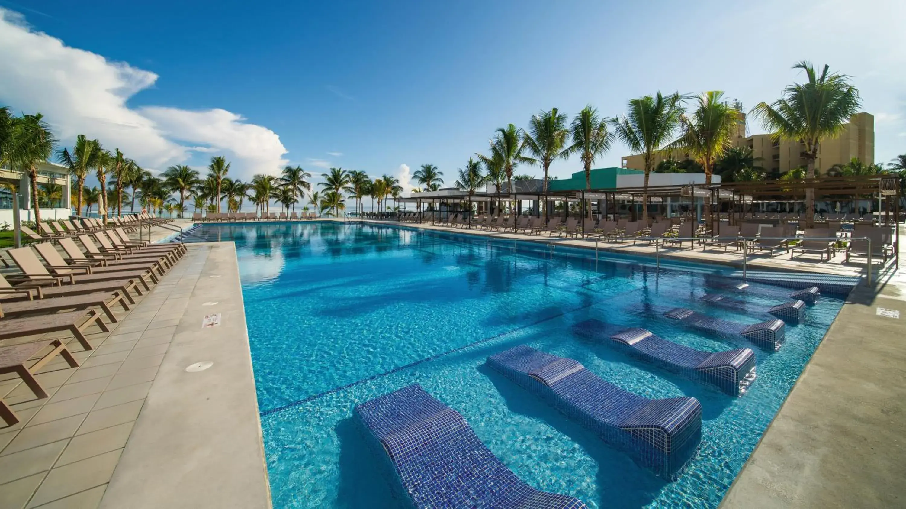 Swimming pool in Riu Ocho Rios - All Inclusive Swimming pool in Riu Ocho Rios - All Inclusive