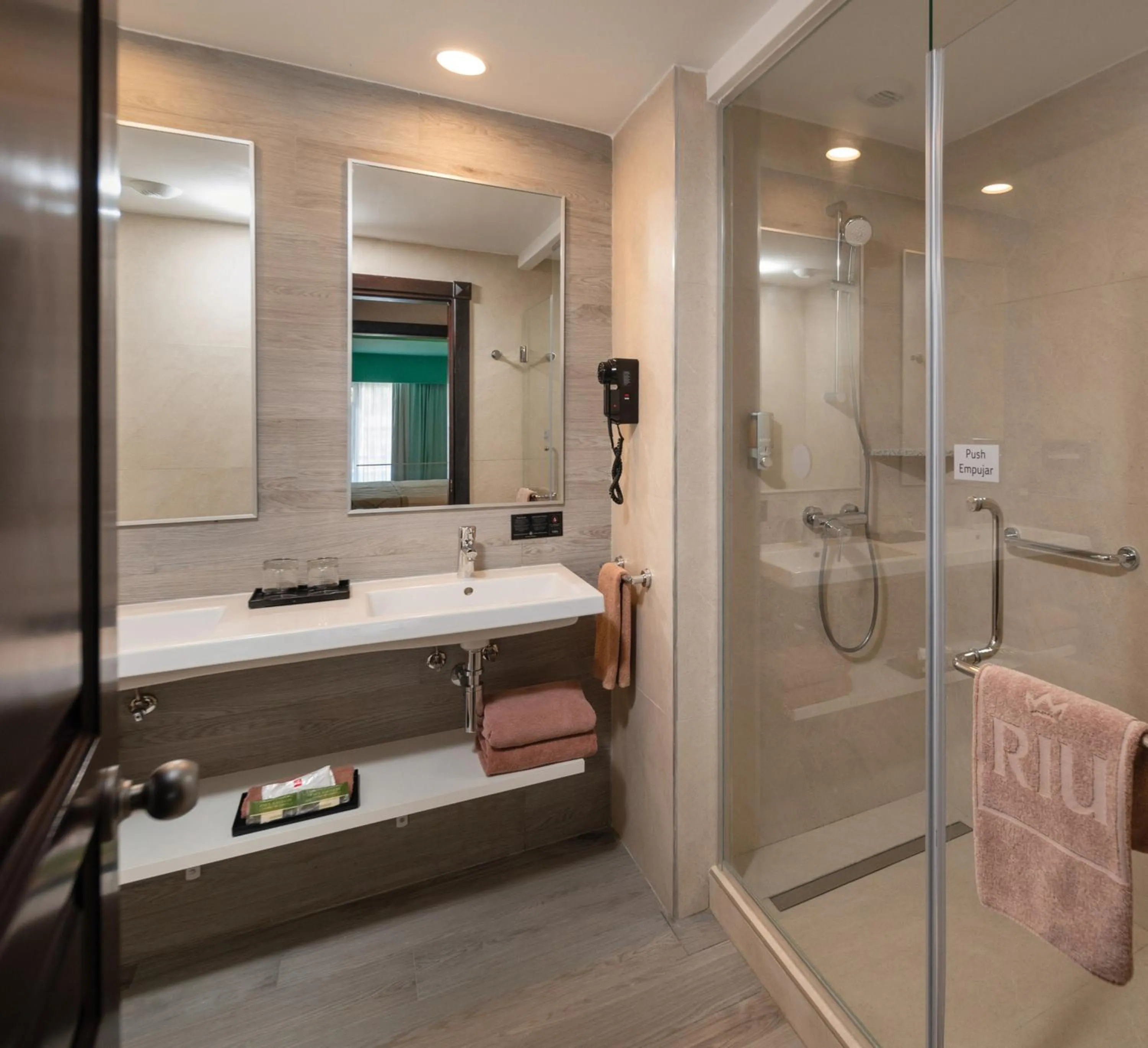 Shower in Riu Ocho Rios - All Inclusive