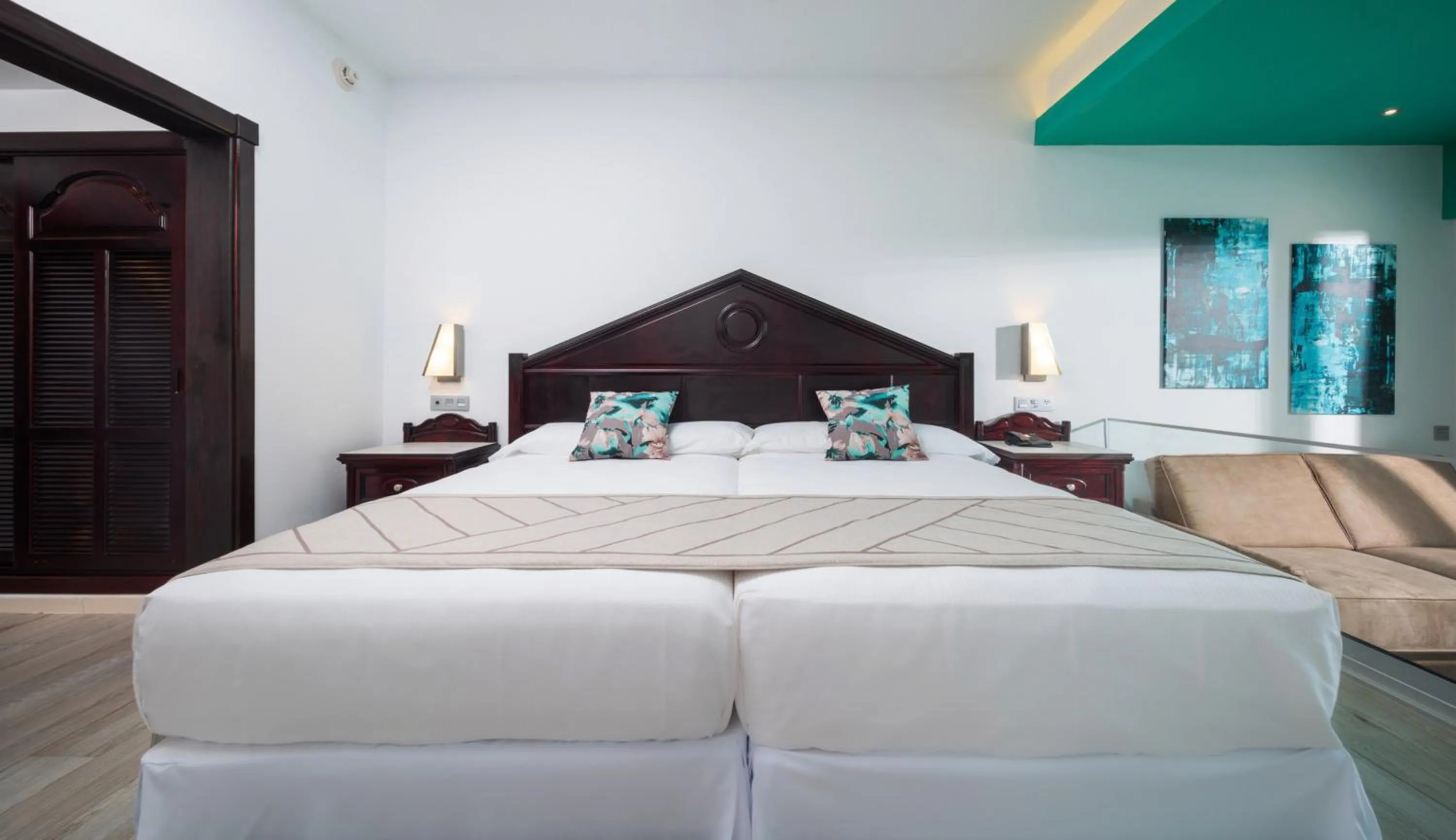 Photo of the whole room, Bed in Riu Ocho Rios - All Inclusive