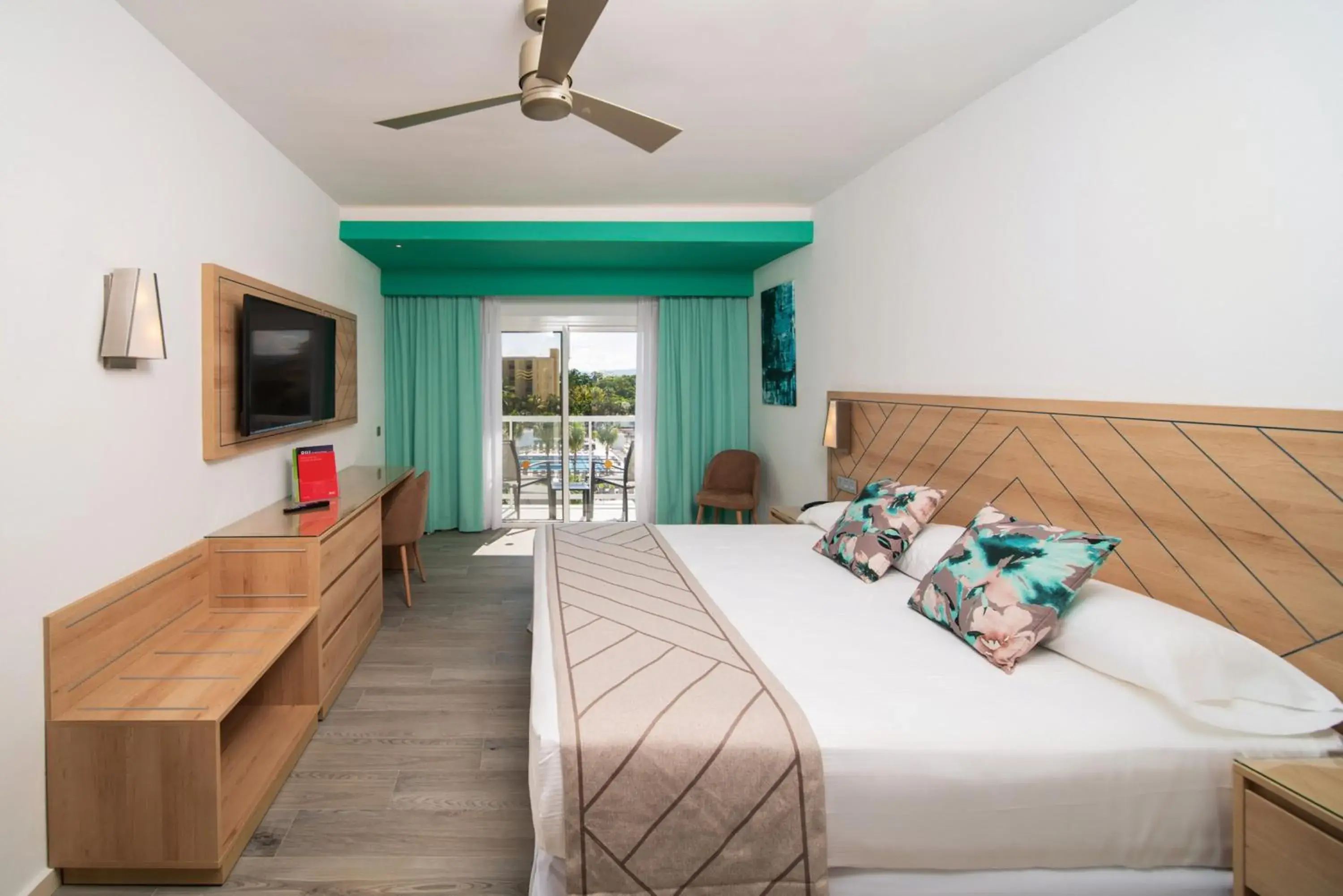 Bed in Riu Ocho Rios - All Inclusive Bed in Riu Ocho Rios - All Inclusive