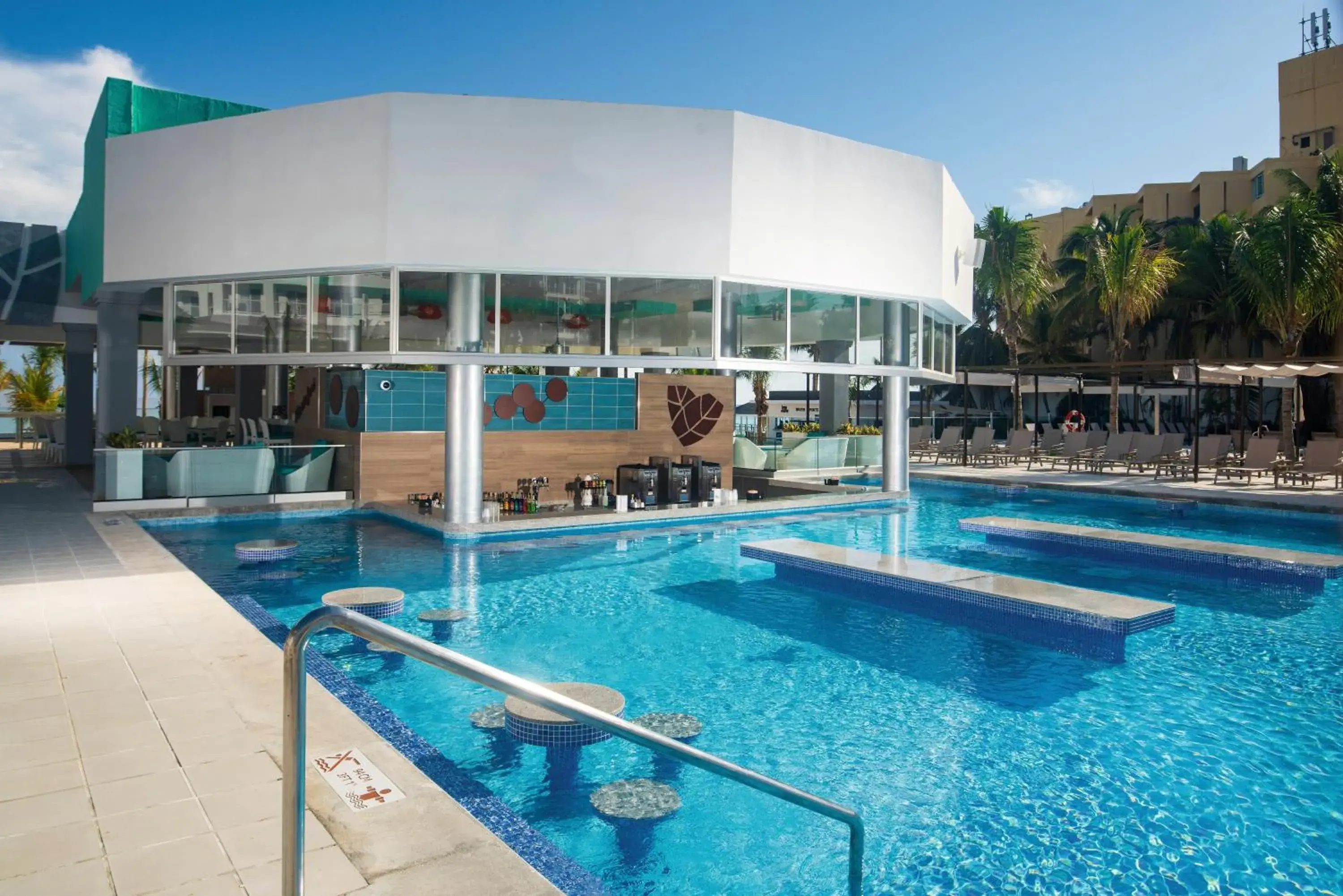 Lounge or bar in Riu Ocho Rios - All Inclusive Lounge or bar in Riu Ocho Rios - All Inclusive