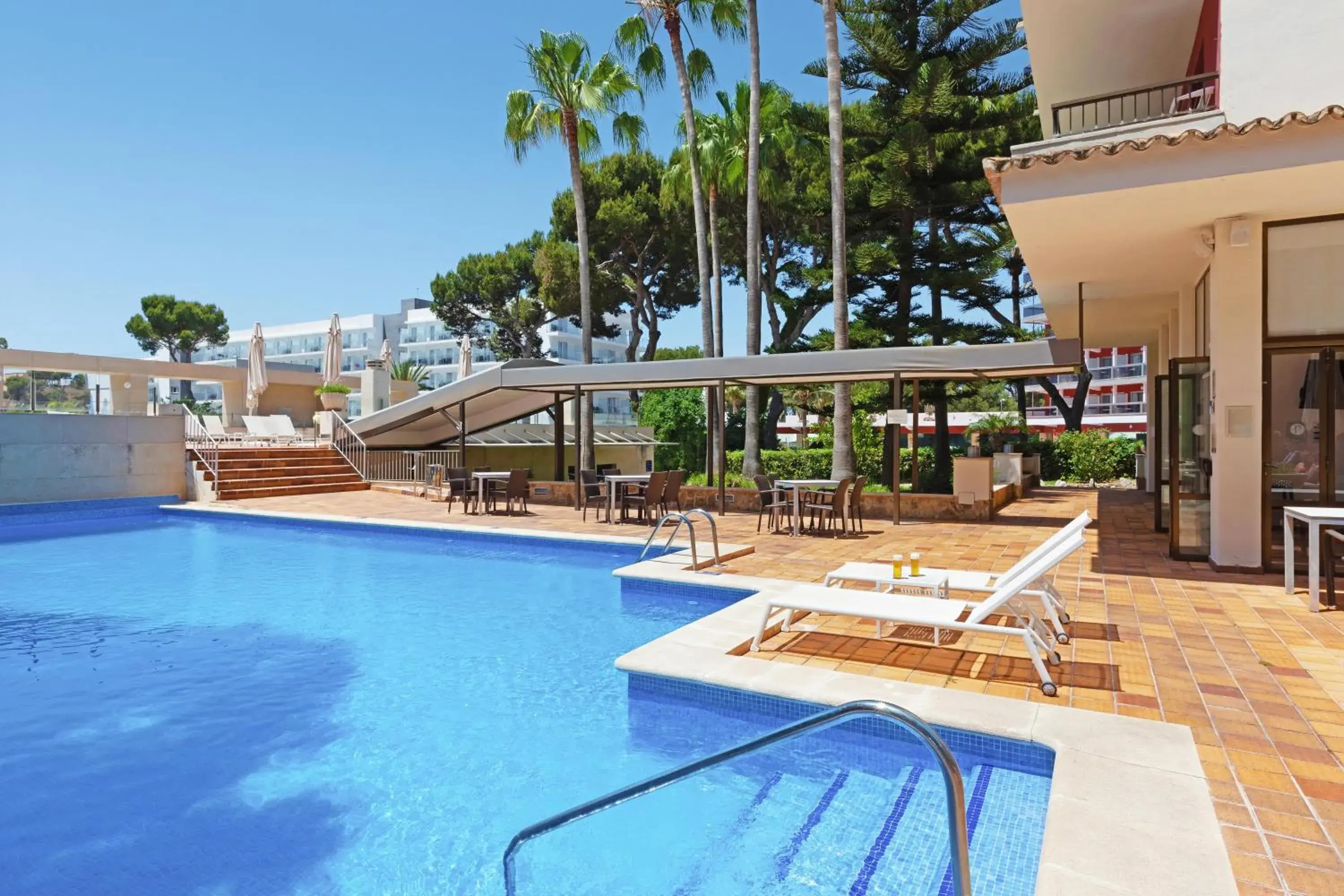 Swimming pool in Apartamentos Pabisa Orlando Swimming pool in Apartamentos Pabisa Orlando