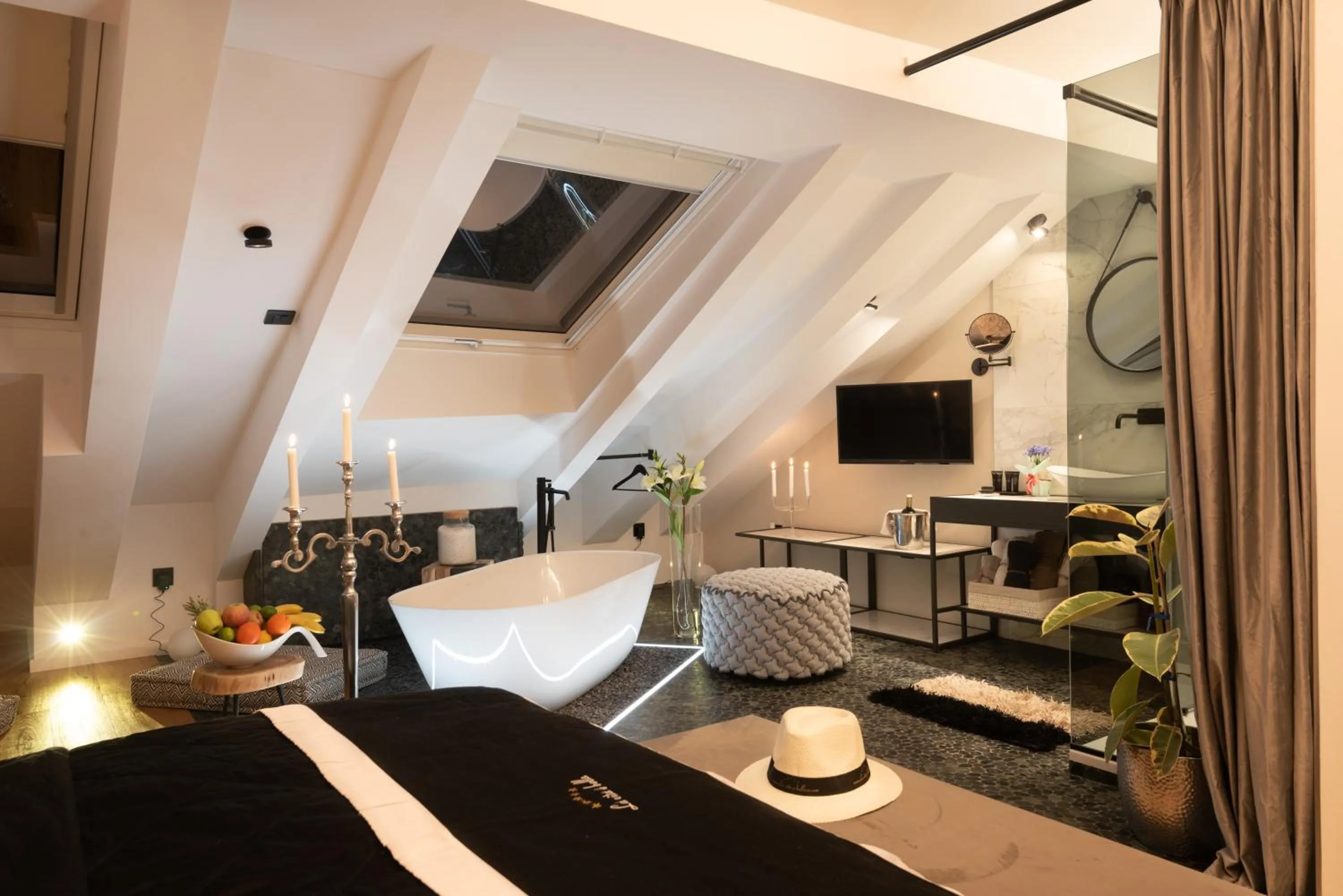 Bathroom, Bed in La Vita e Bella V