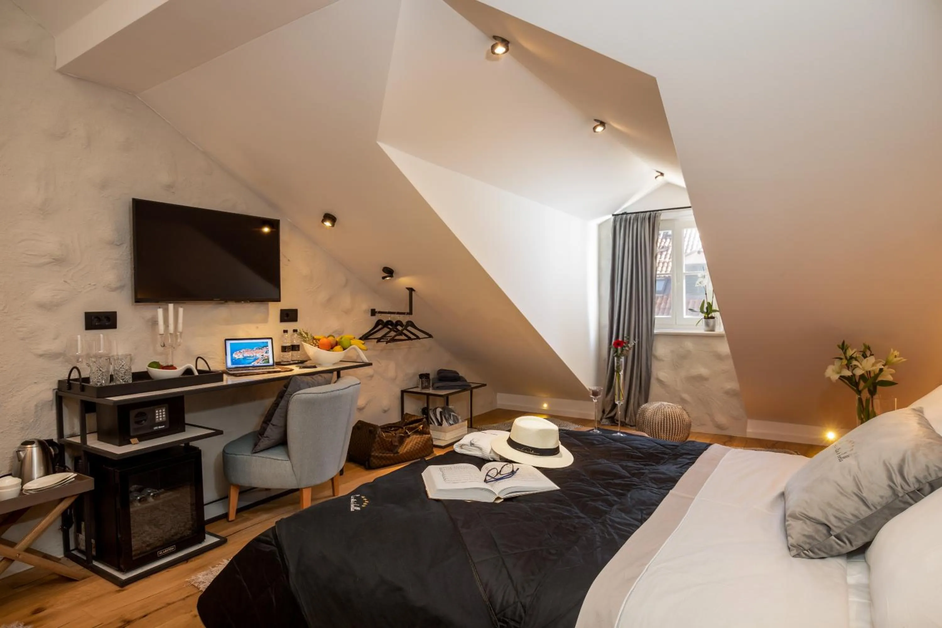 Photo of the whole room, Bed in La Vita e Bella V