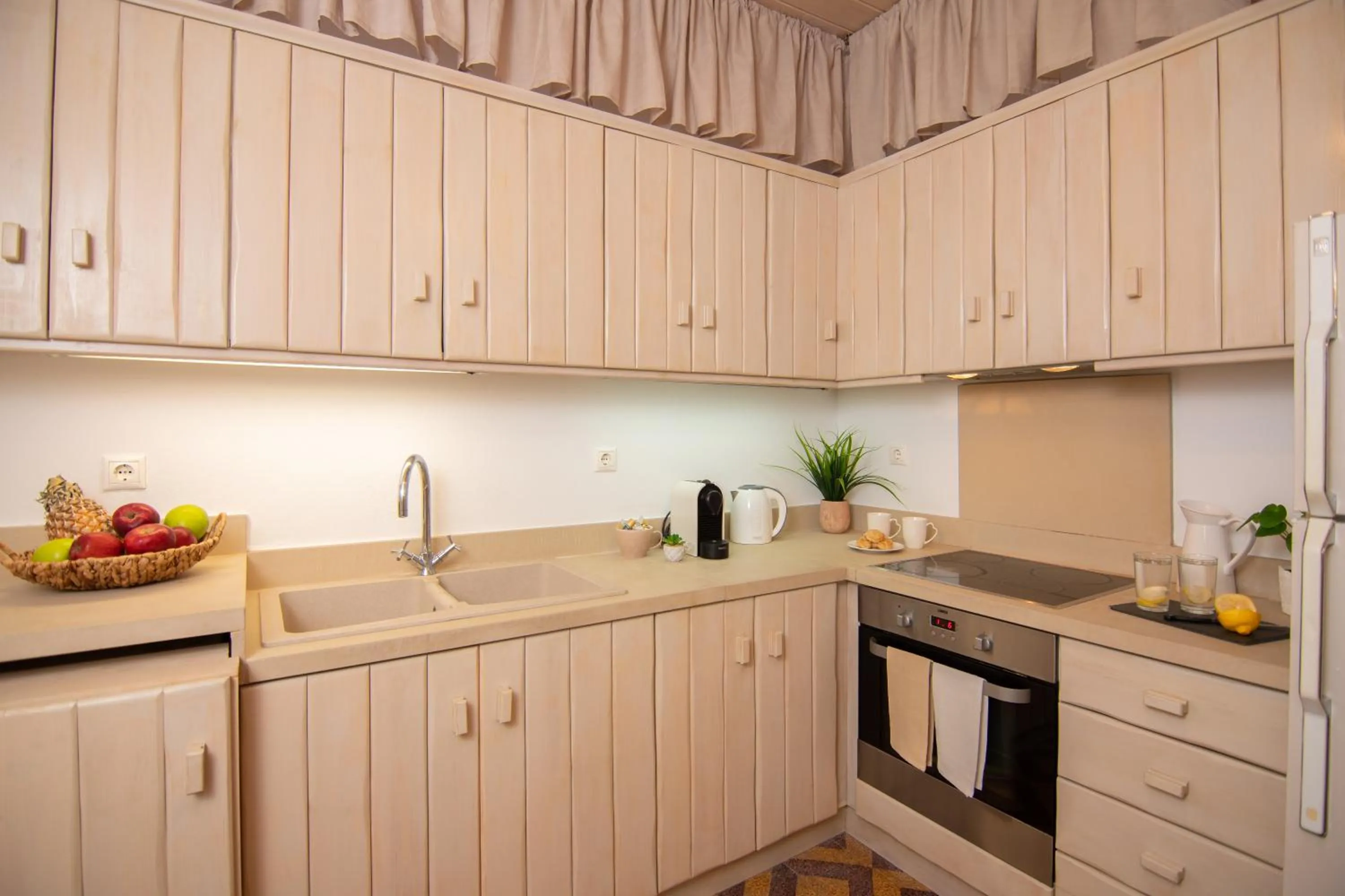 Kitchen or kitchenette in Whitelist Maisonette I and II in Mykonos Town