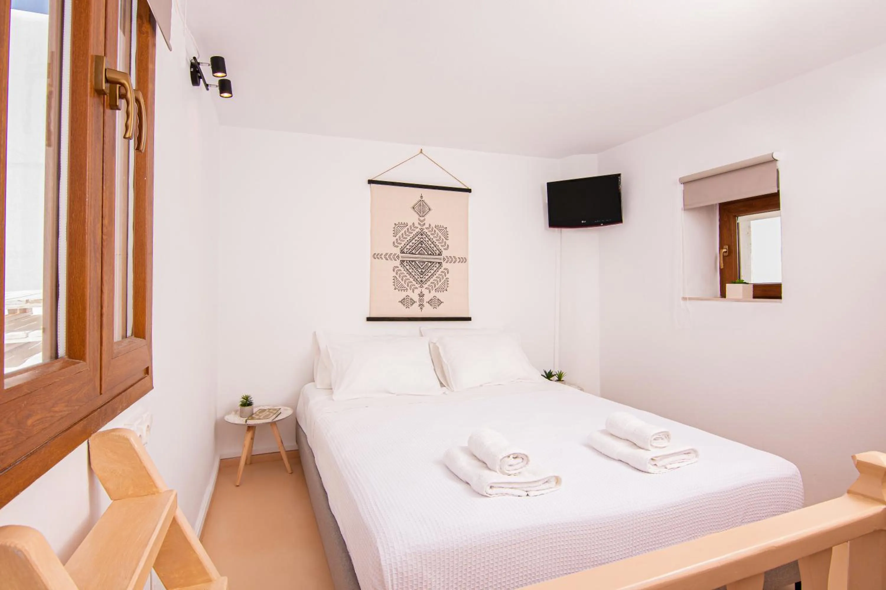 Bed in Whitelist Maisonette I and II in Mykonos Town