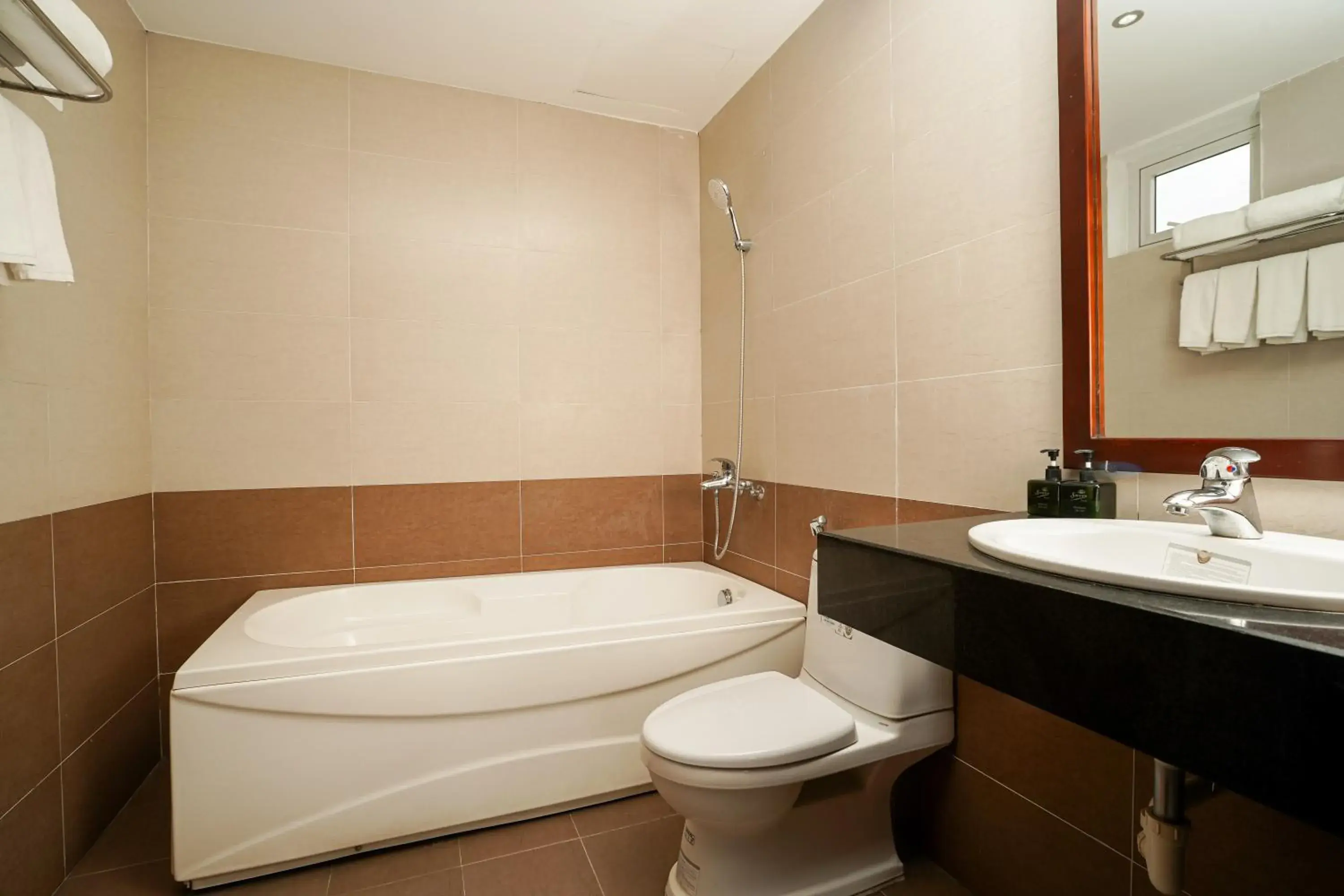 Toilet in Sunview Beach Hotel Danang Toilet in Sunview Beach Hotel Danang