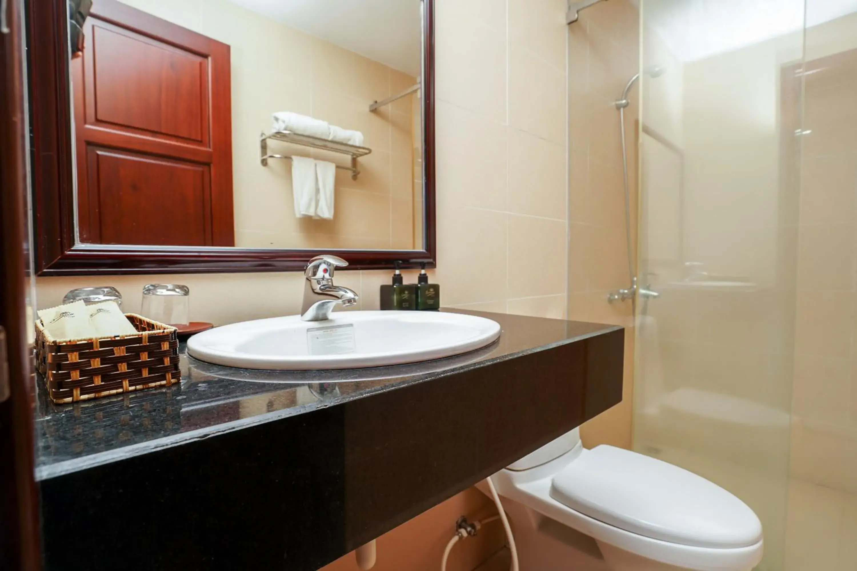 Shower in Sunview Beach Hotel Danang Shower in Sunview Beach Hotel Danang