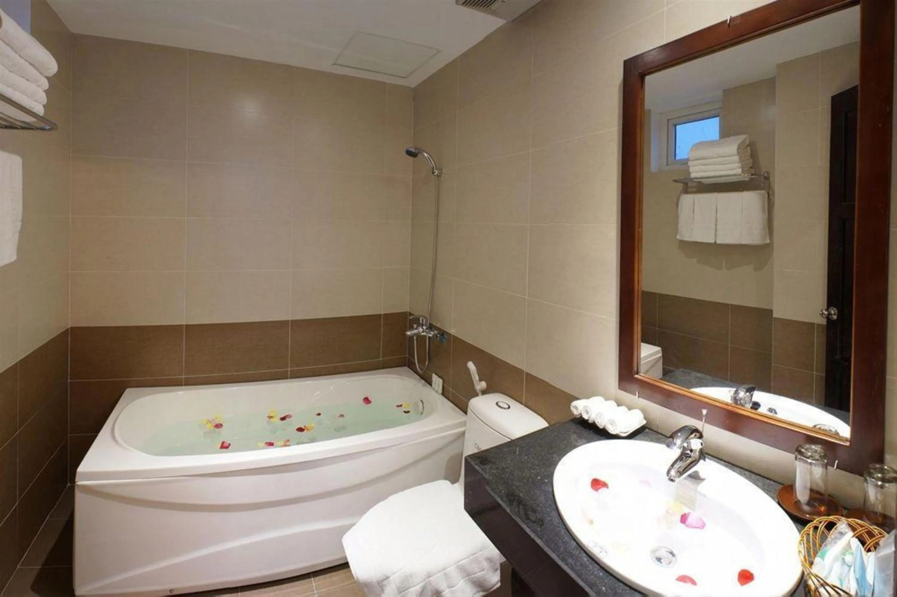 Hot Tub in Sunview Beach Hotel Danang