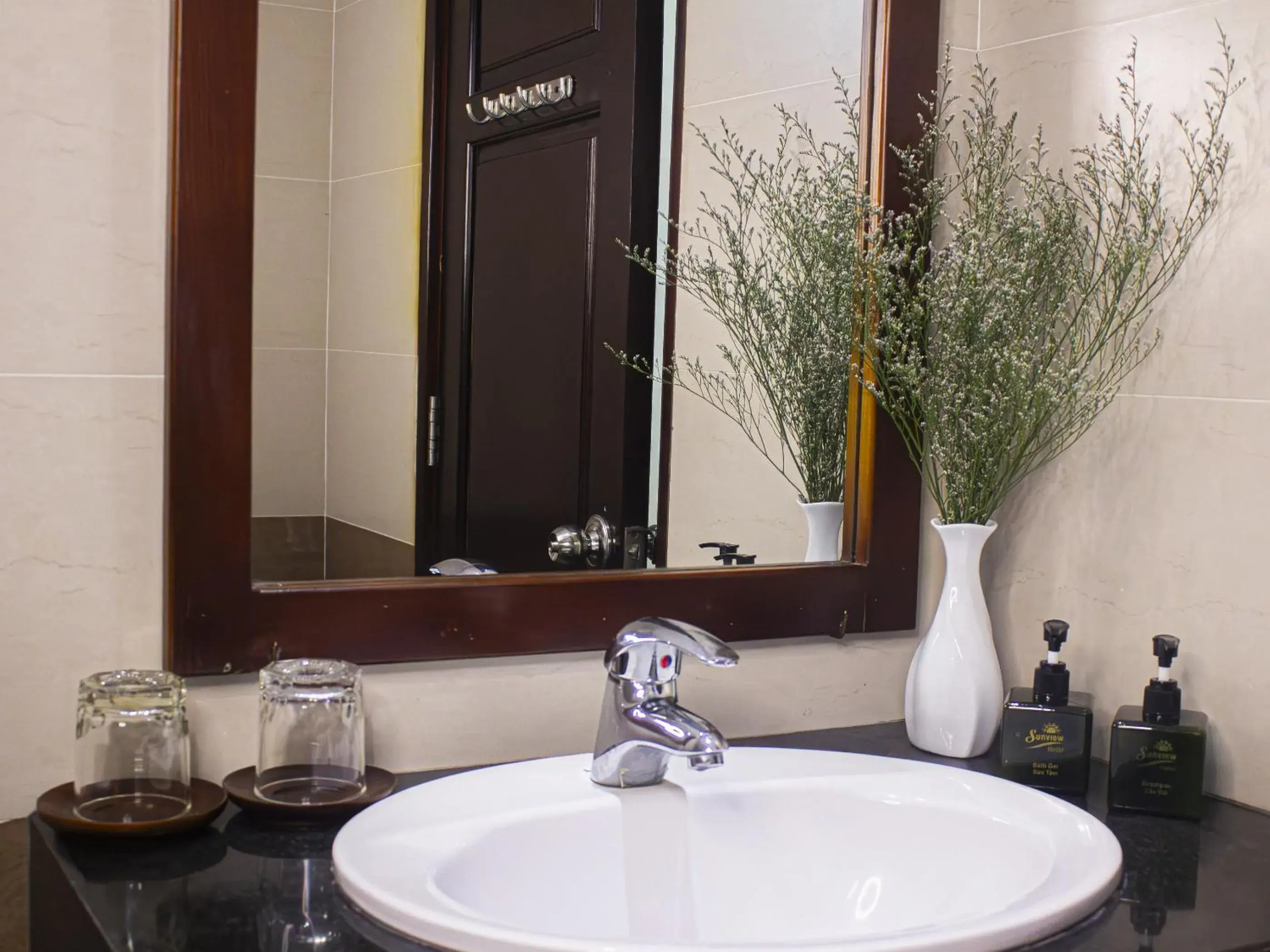 Shower in Sunview Beach Hotel Danang Shower in Sunview Beach Hotel Danang