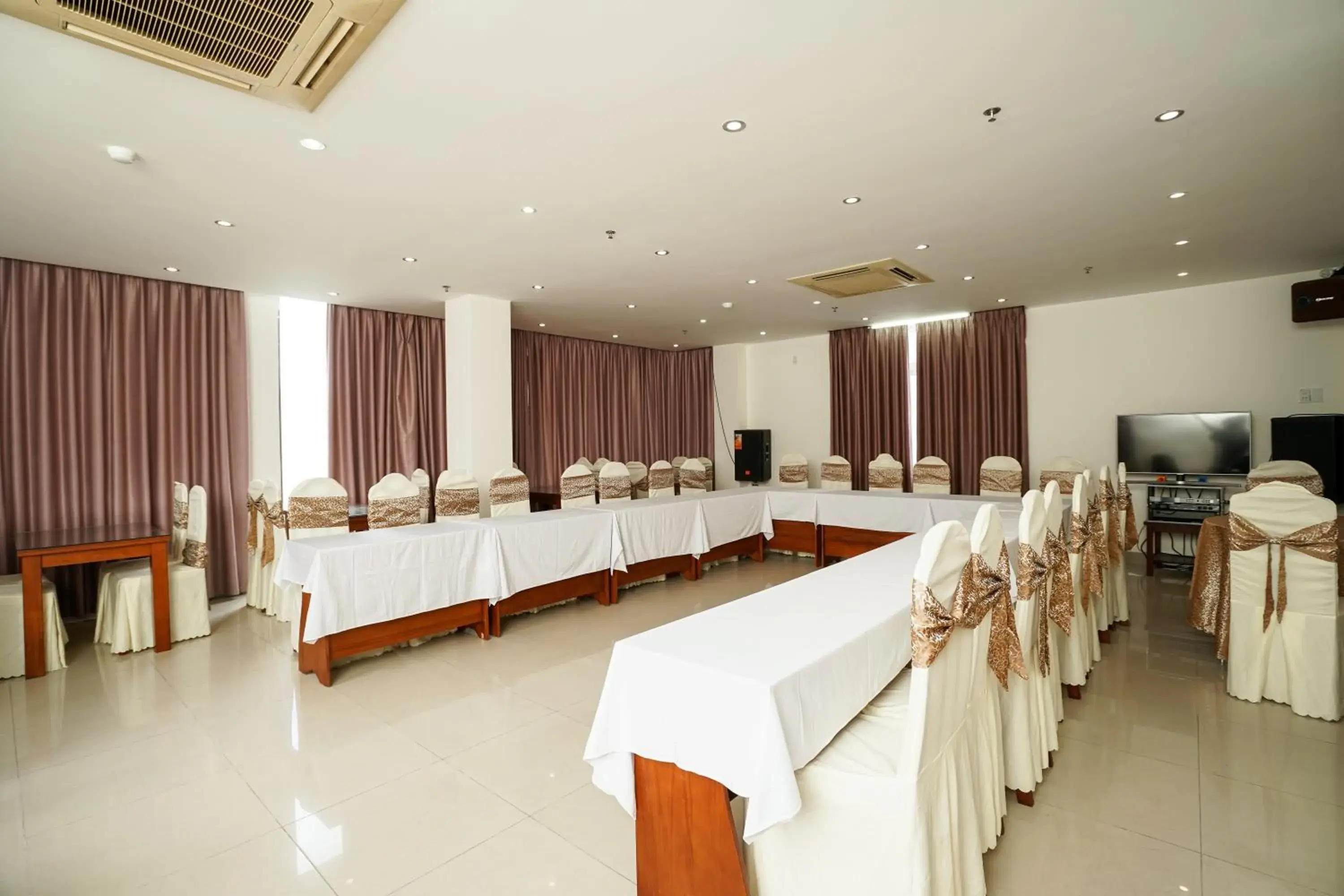 Communal lounge/ TV room in Sunview Beach Hotel Danang Communal lounge/ TV room in Sunview Beach Hotel Danang