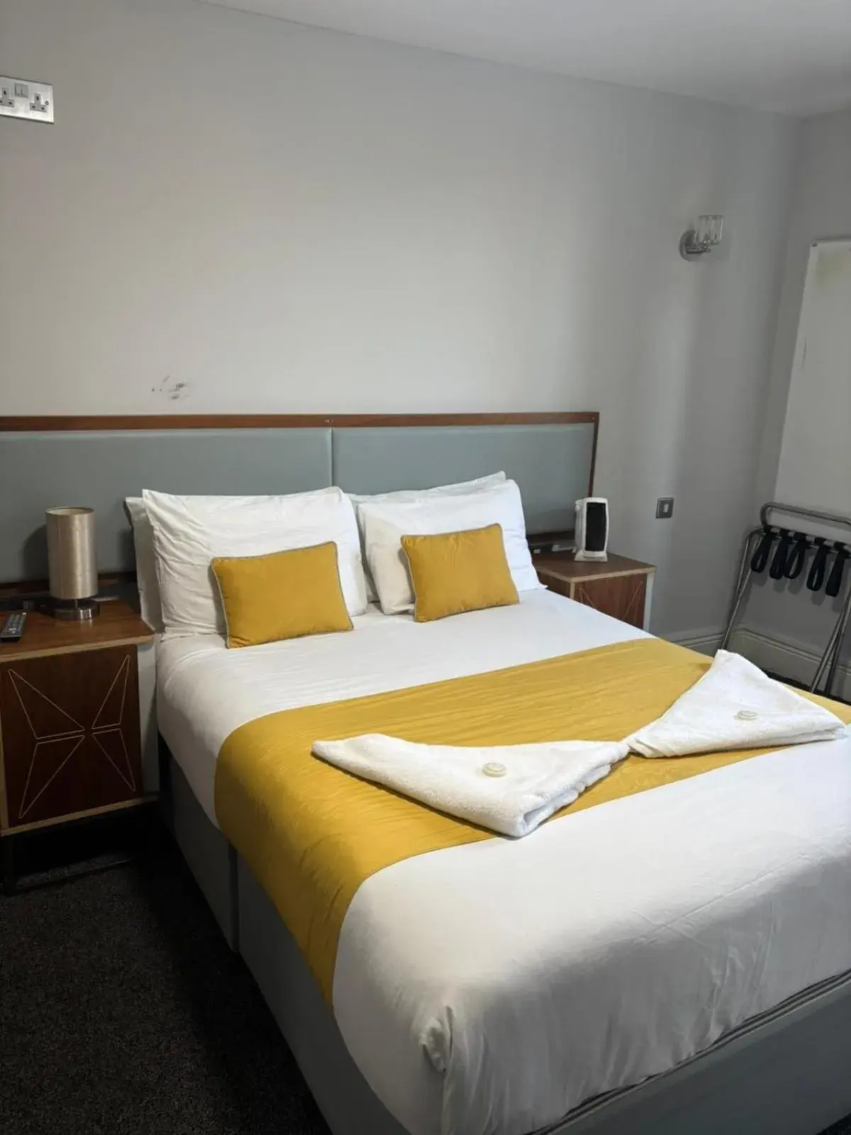 Bedroom, Bed in White Hart Hotel Bedroom, Bed in White Hart Hotel