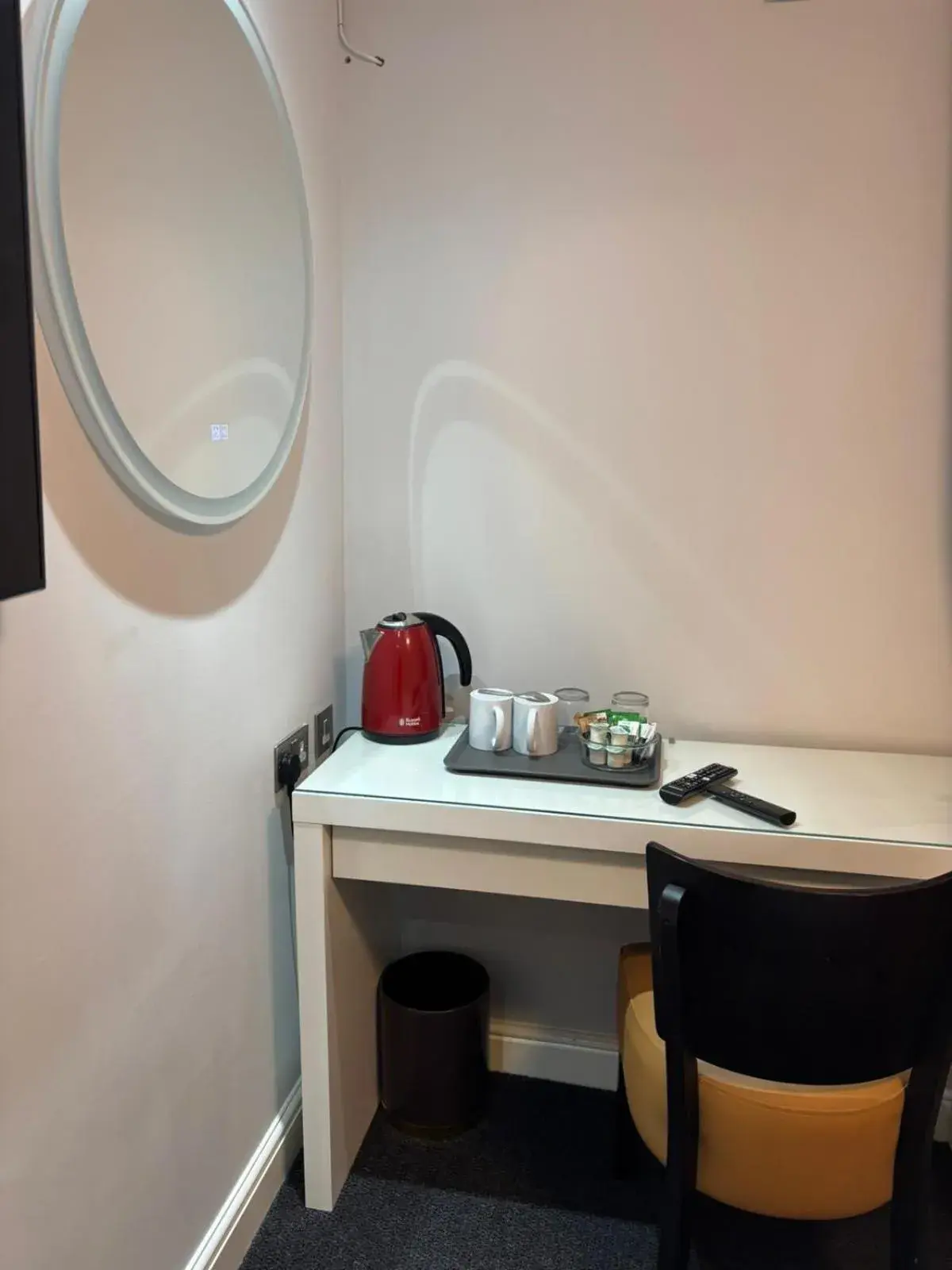 Bedroom in White Hart Hotel Bedroom in White Hart Hotel