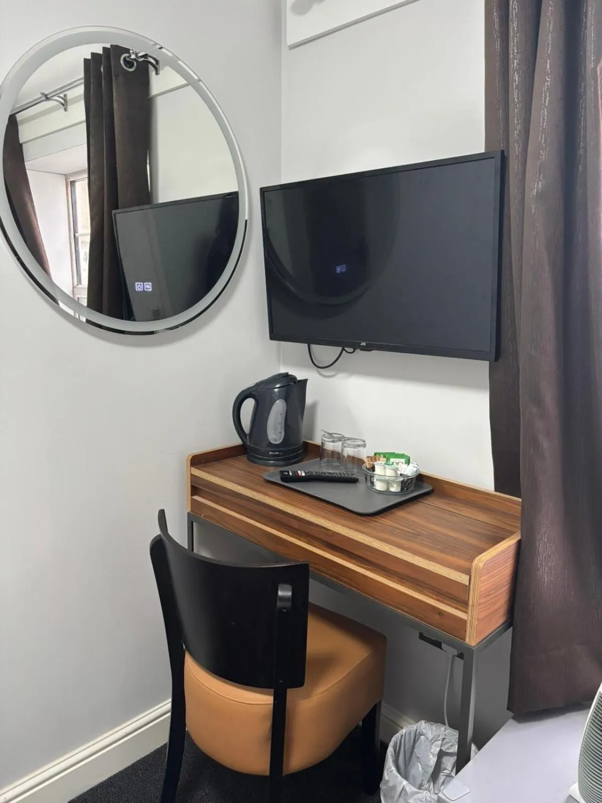 Bedroom in White Hart Hotel