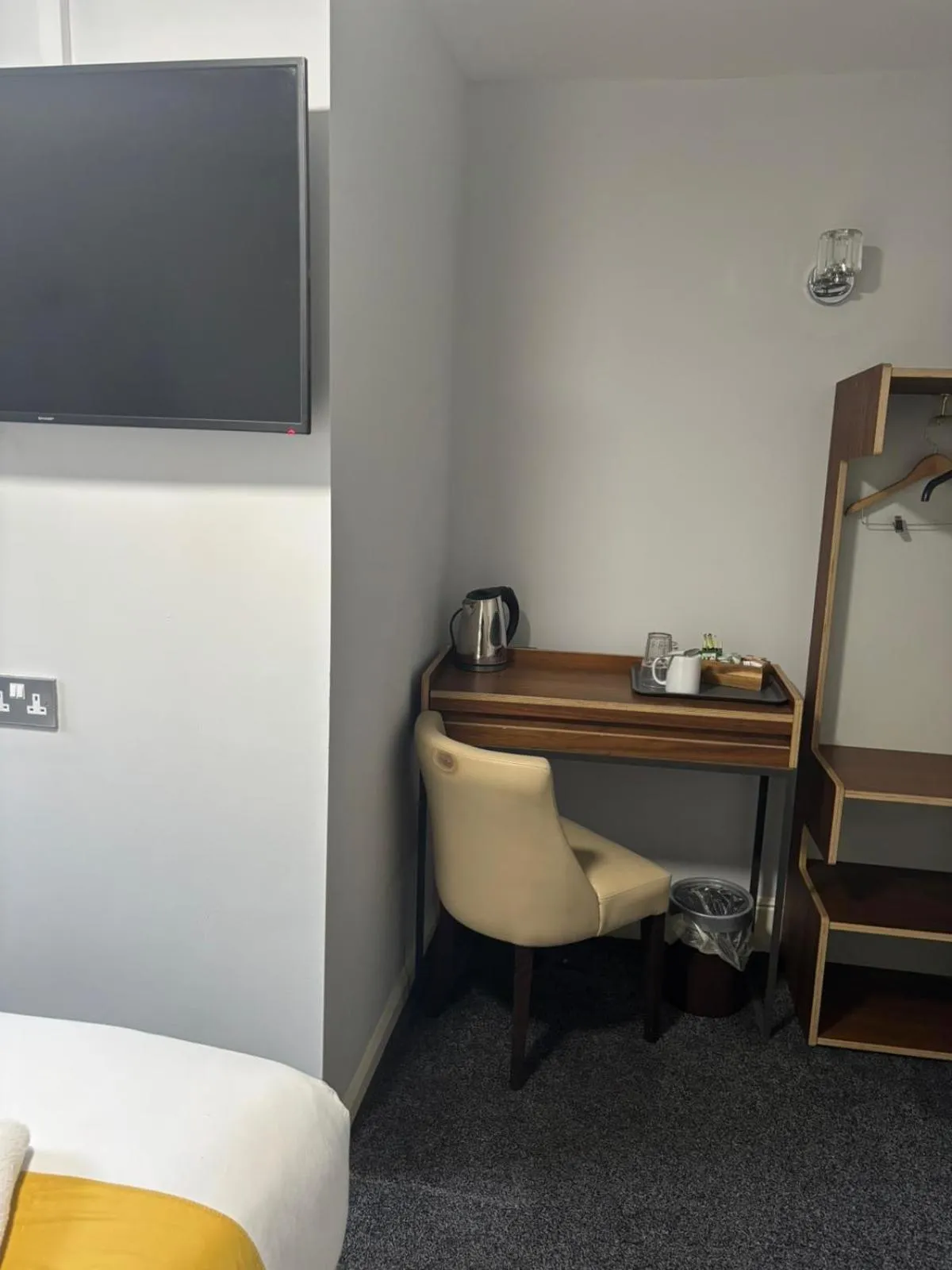 Bedroom in White Hart Hotel