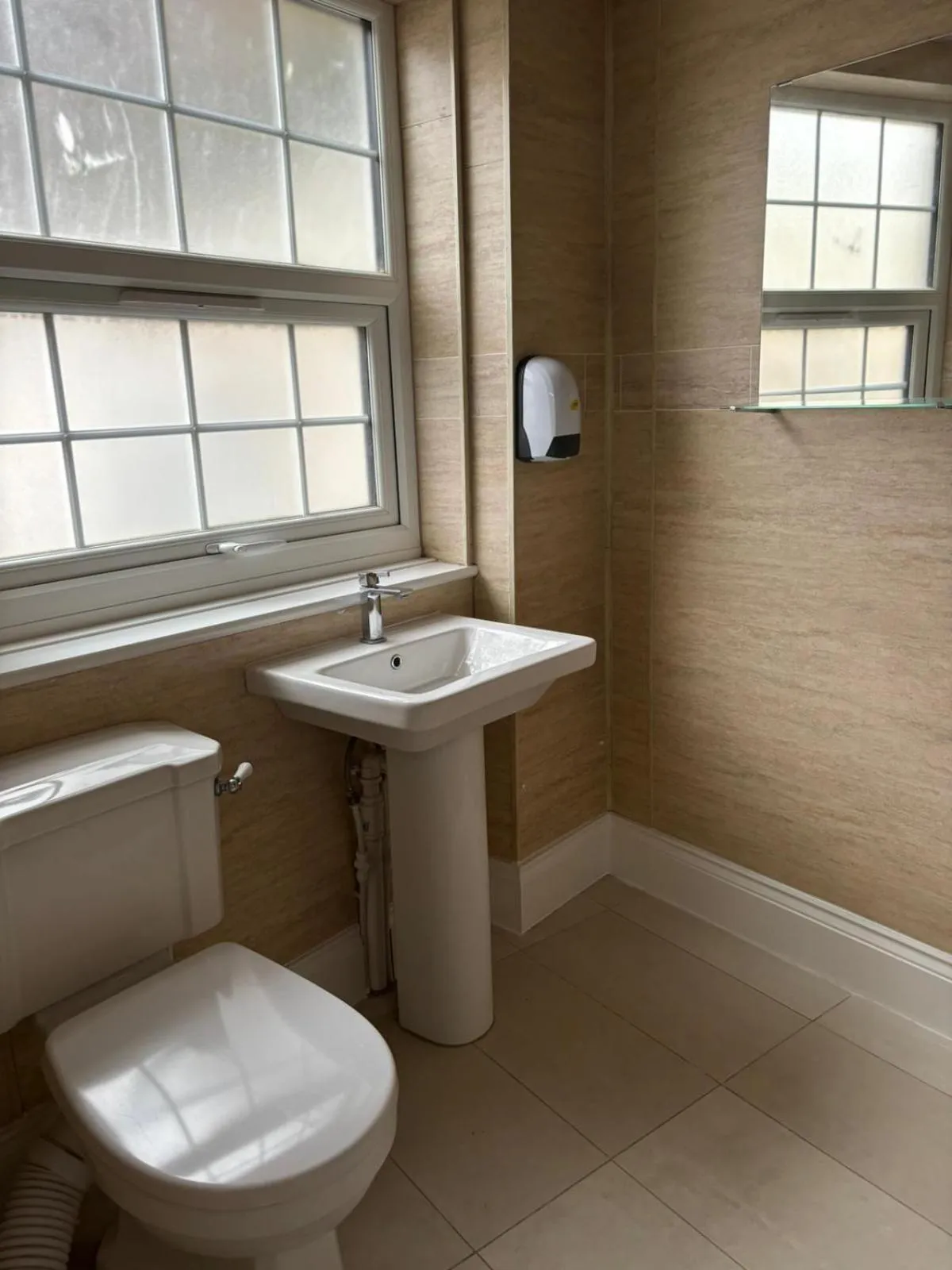 Bathroom in White Hart Hotel