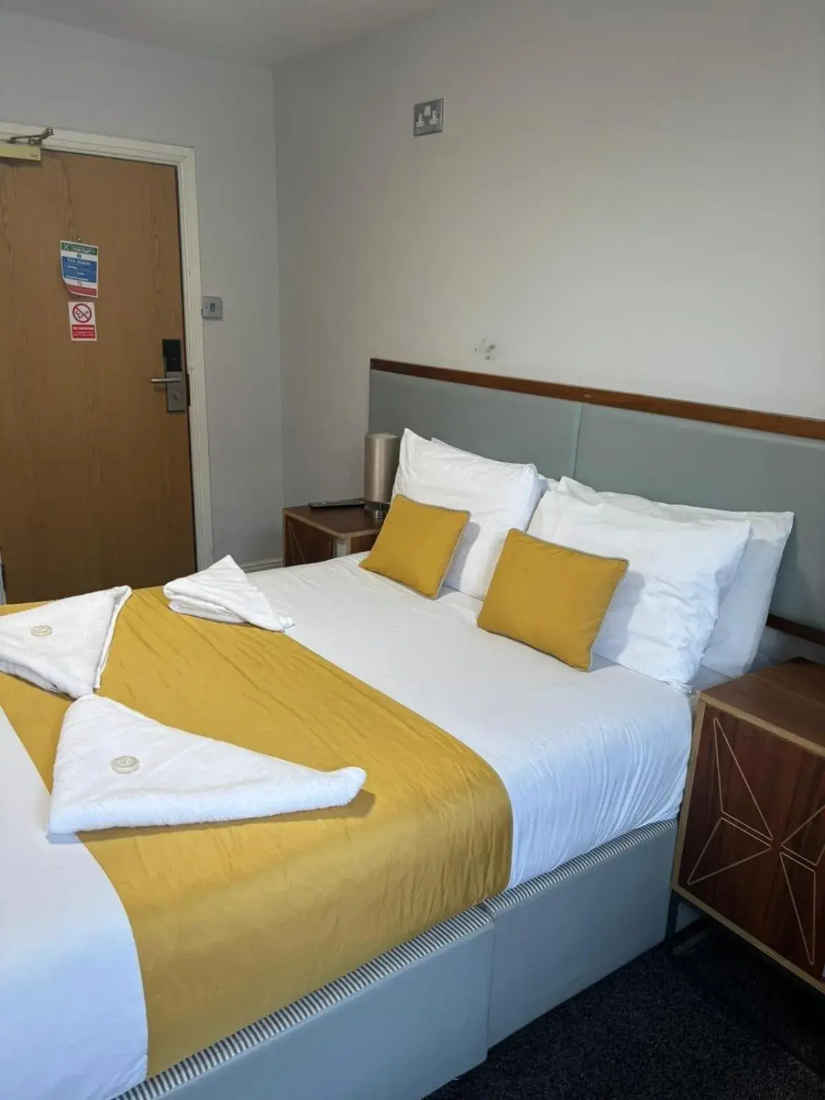 Bedroom, Bed in White Hart Hotel Bedroom, Bed in White Hart Hotel