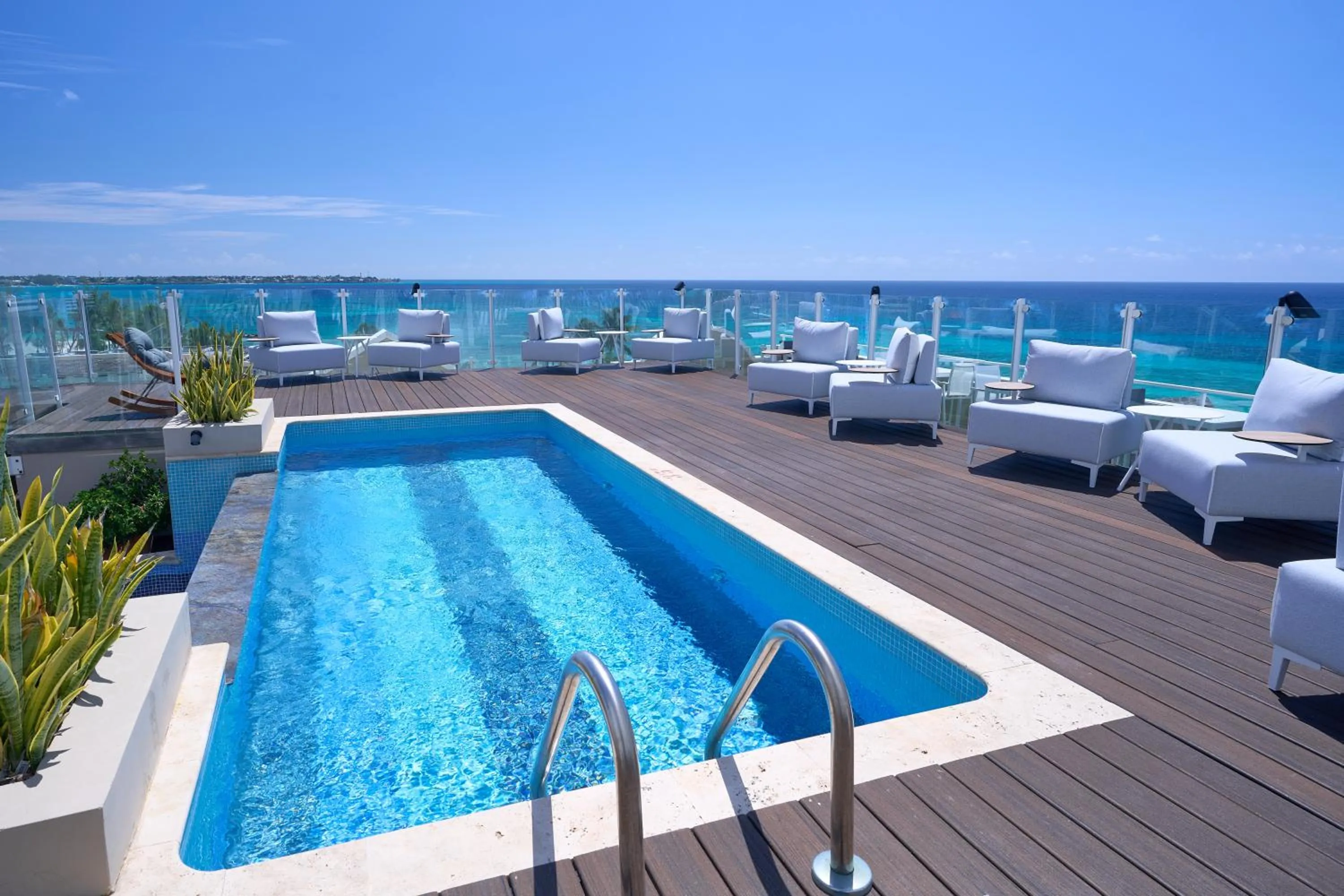 Swimming pool in O2 Beach Club & Spa All Inclusive by Ocean Hotels