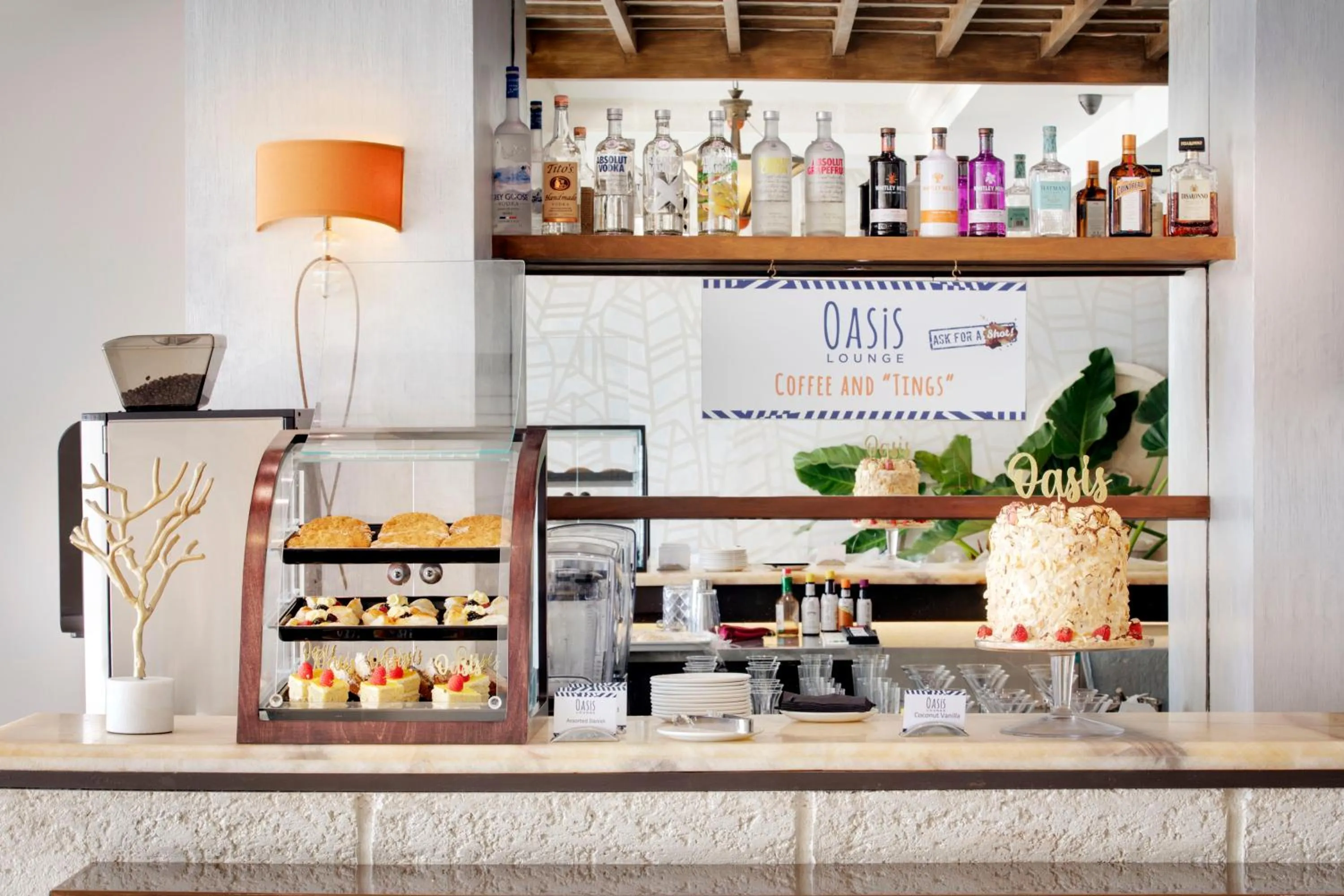 Lounge or bar in O2 Beach Club & Spa All Inclusive by Ocean Hotels