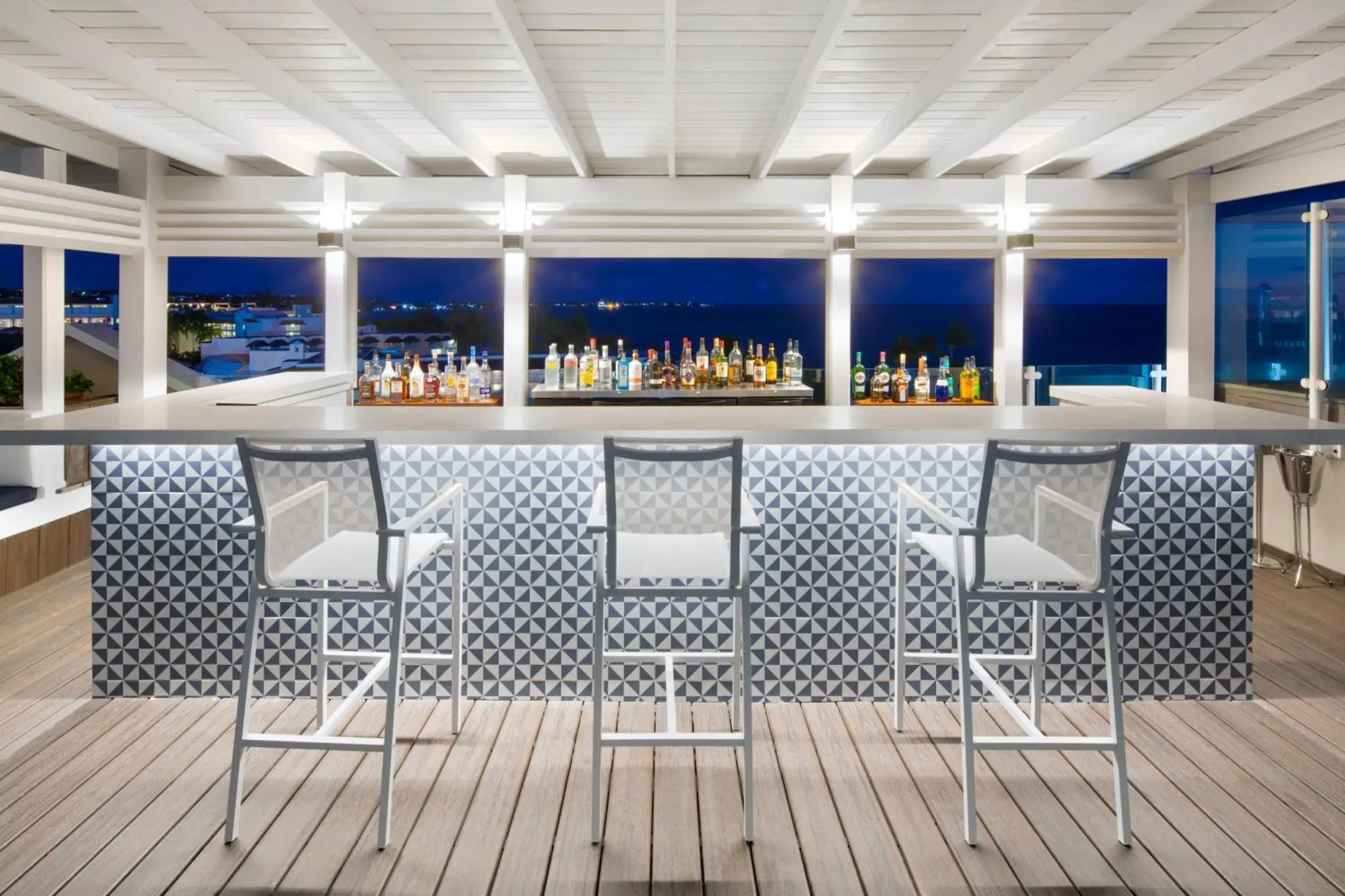 Lounge or bar in O2 Beach Club & Spa All Inclusive by Ocean Hotels Lounge or bar in O2 Beach Club & Spa All Inclusive by Ocean Hotels