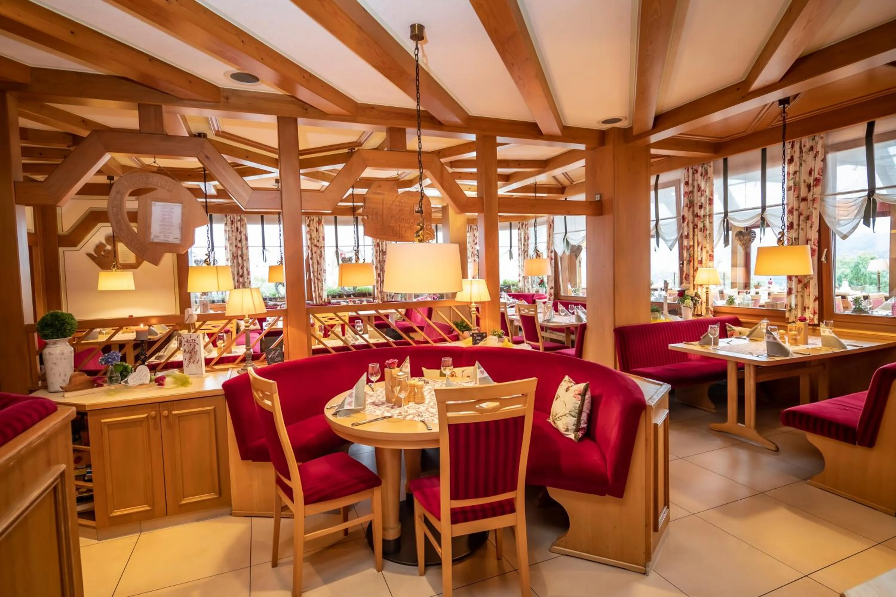 Restaurant/places to eat in PANORAMA Hotel Heimbuchenthal