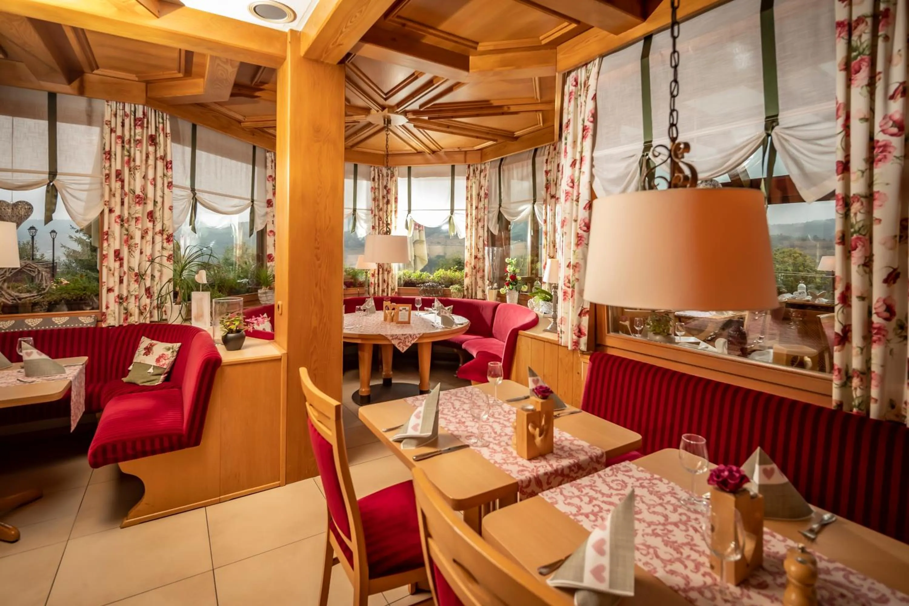 Restaurant/places to eat in PANORAMA Hotel Heimbuchenthal