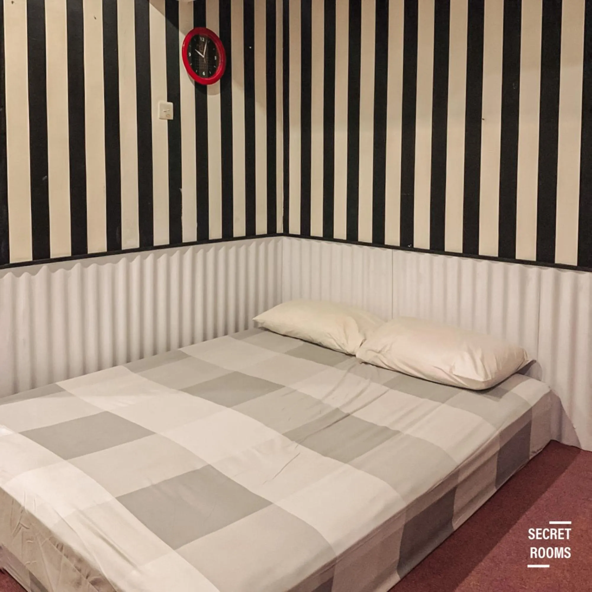 Bed in The Jarrdin Apartement by Secret Rooms