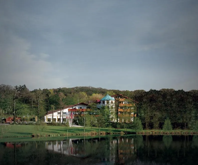 Property building in Hotel-Restaurant Kreuzberghof Tagungs- und Veranstaltungshotel