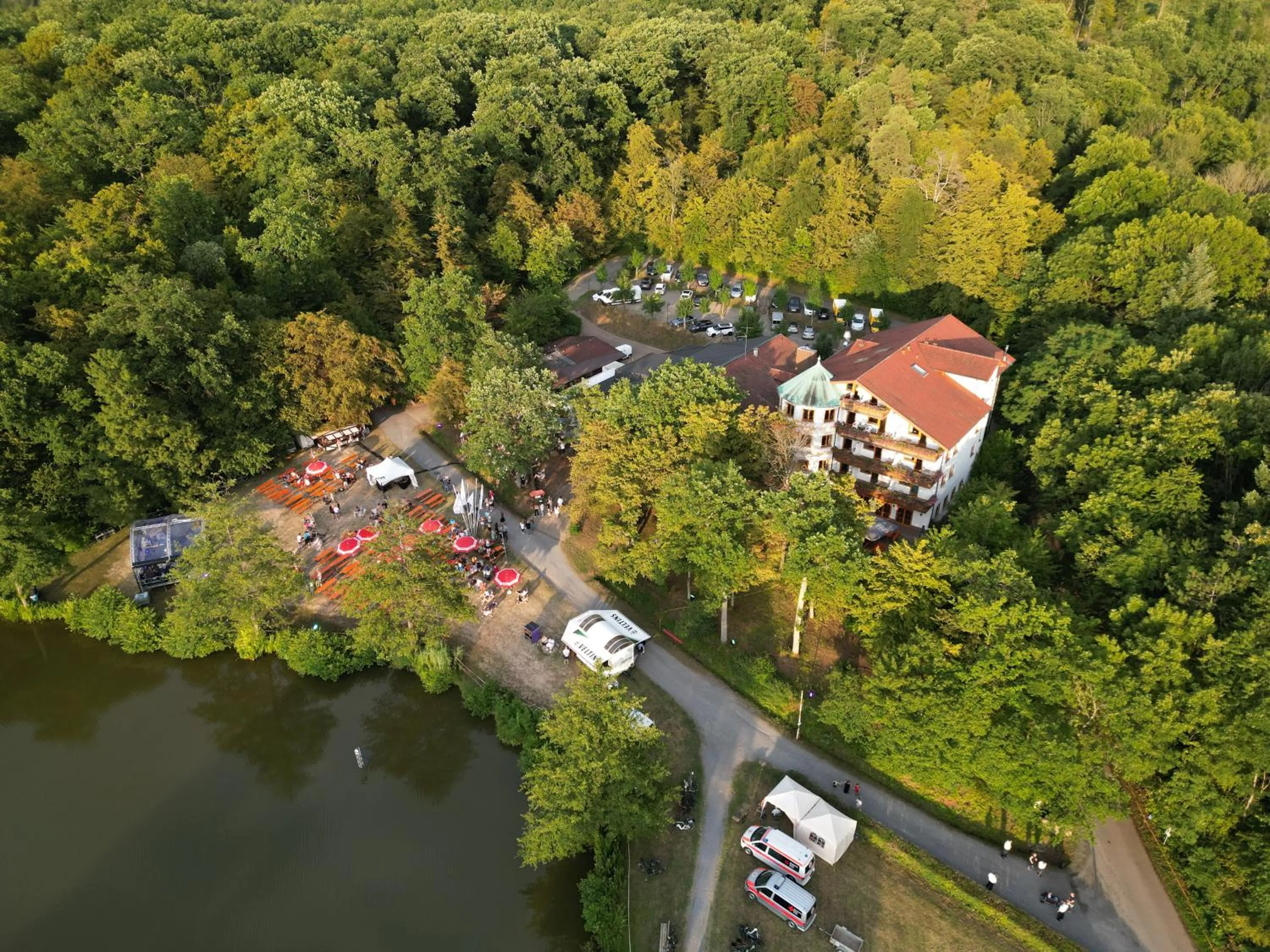 Property building in Hotel-Restaurant Kreuzberghof Tagungs- und Veranstaltungshotel