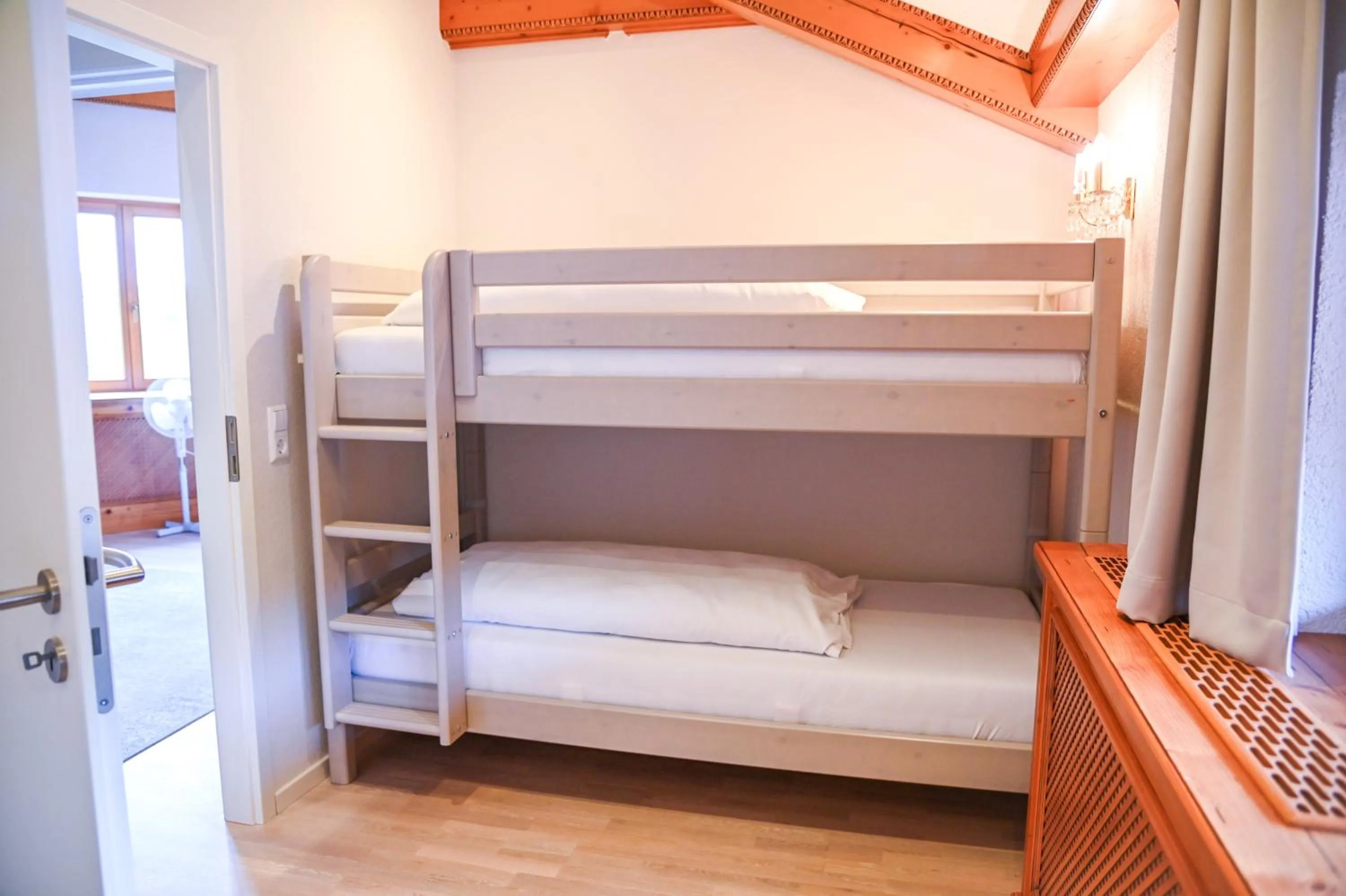 bunk bed, Bed in Hotel-Restaurant Kreuzberghof Tagungs- und Veranstaltungshotel