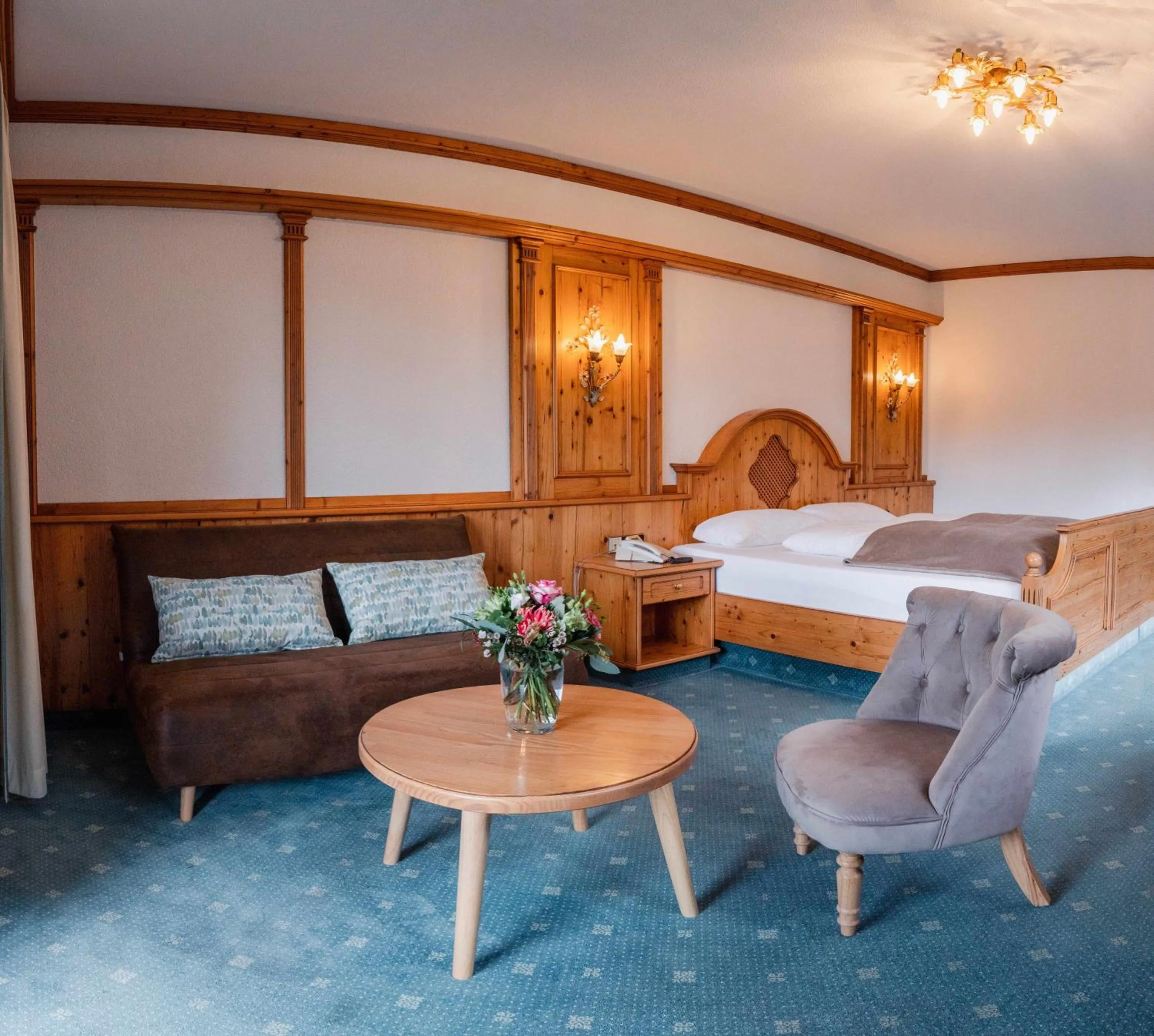 Bed in Hotel-Restaurant Kreuzberghof Tagungs- und Veranstaltungshotel