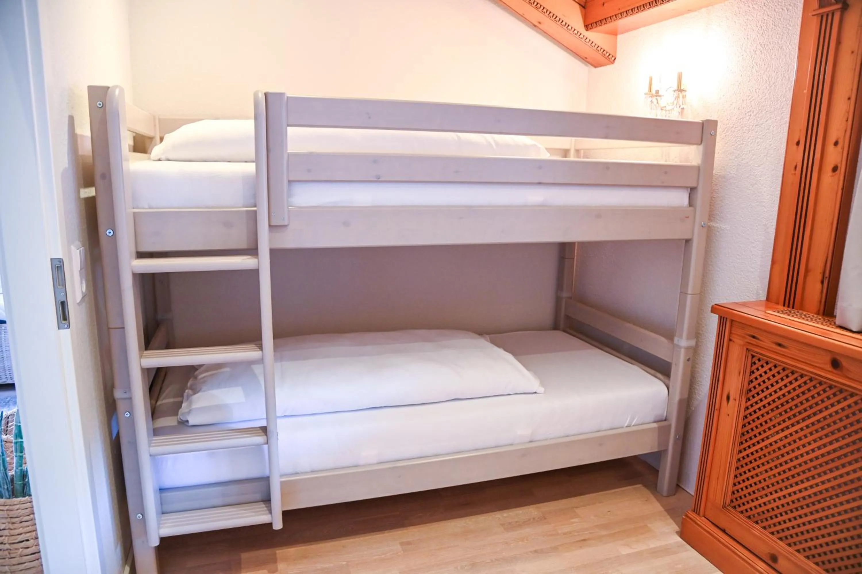 bunk bed, Bed in Hotel-Restaurant Kreuzberghof Tagungs- und Veranstaltungshotel