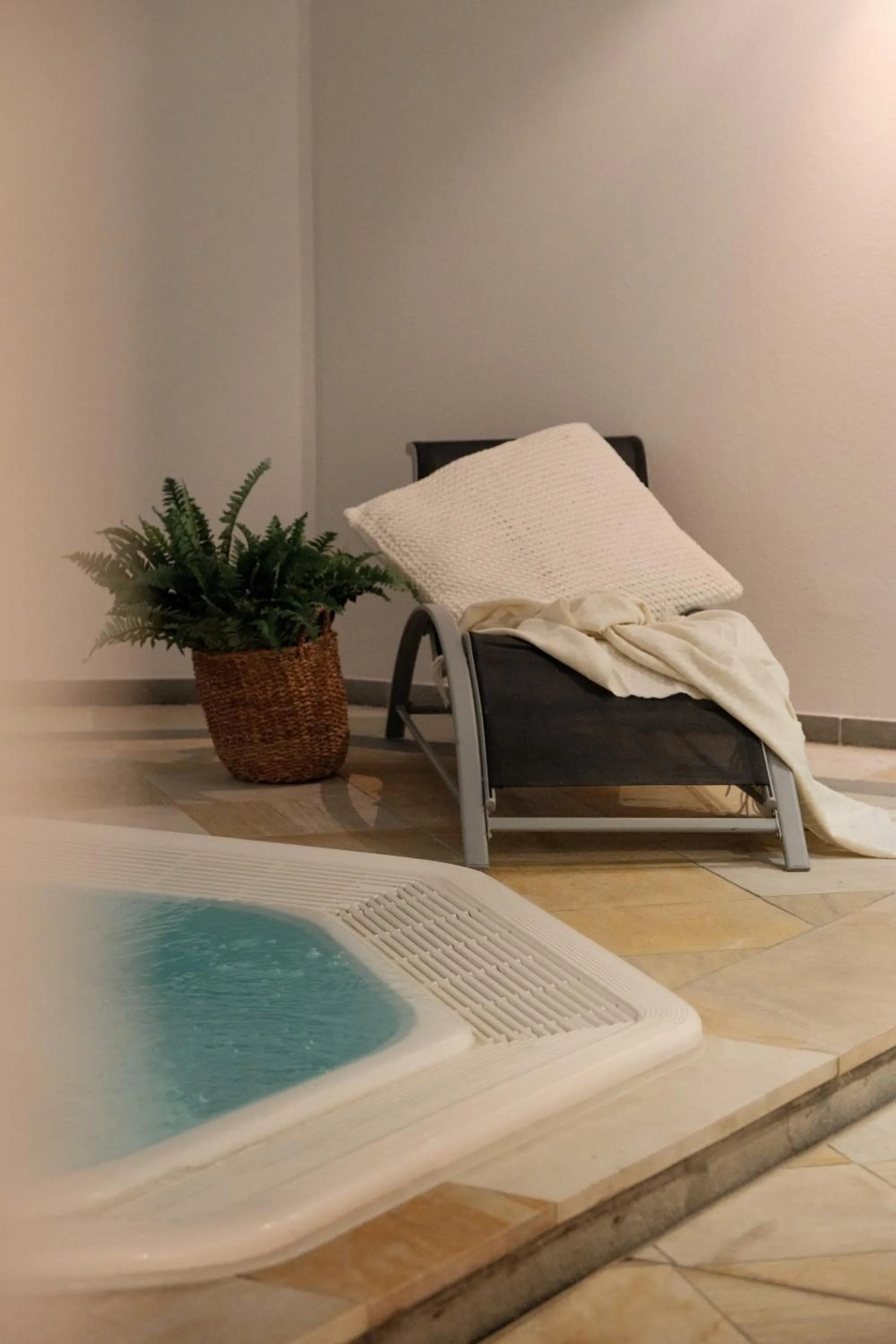 Hot Tub in Hotel-Restaurant Kreuzberghof Tagungs- und Veranstaltungshotel