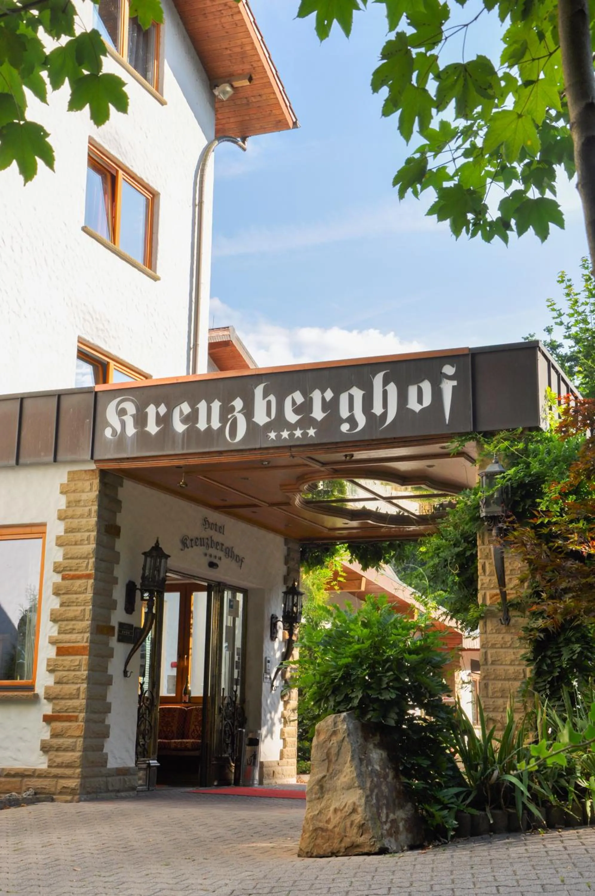 Property building in Hotel-Restaurant Kreuzberghof Tagungs- und Veranstaltungshotel