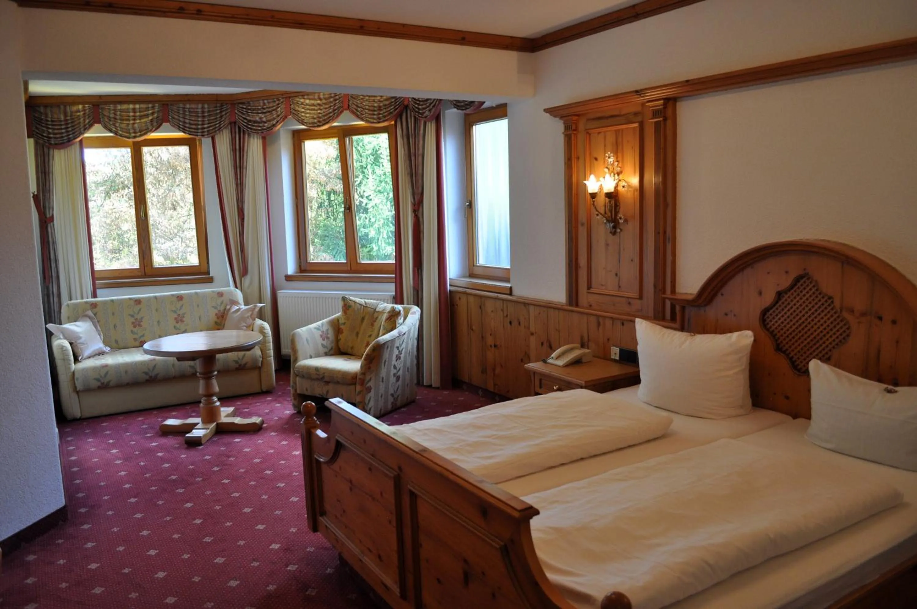 Restaurant/places to eat, Bed in Hotel-Restaurant Kreuzberghof Tagungs- und Veranstaltungshotel