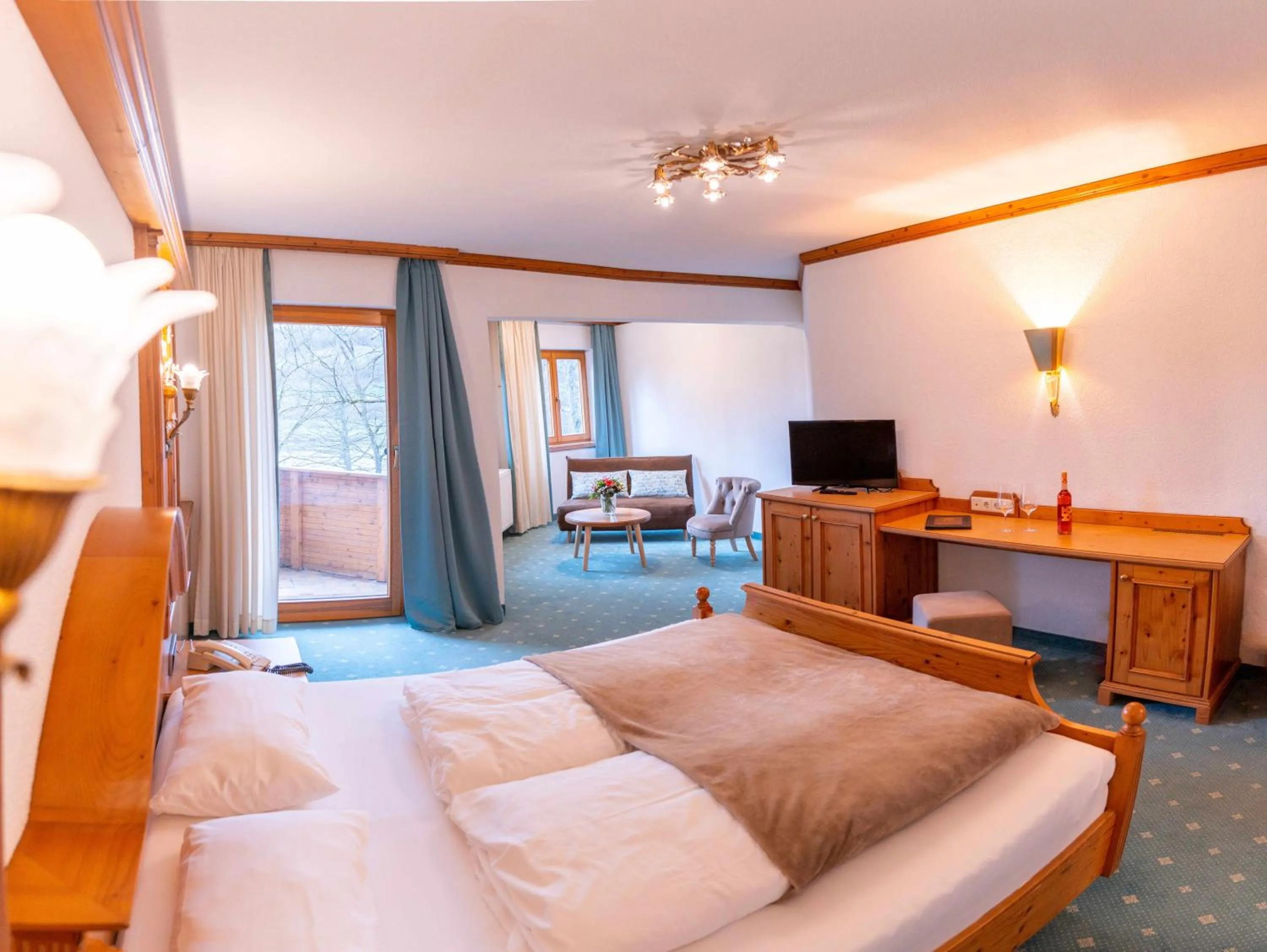 Bed in Hotel-Restaurant Kreuzberghof Tagungs- und Veranstaltungshotel